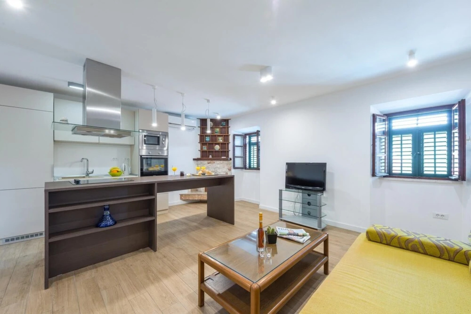 Villa Nisha - Six Bedroom Villa With Terrace and Swimming Pool ID Direct Booker 22773