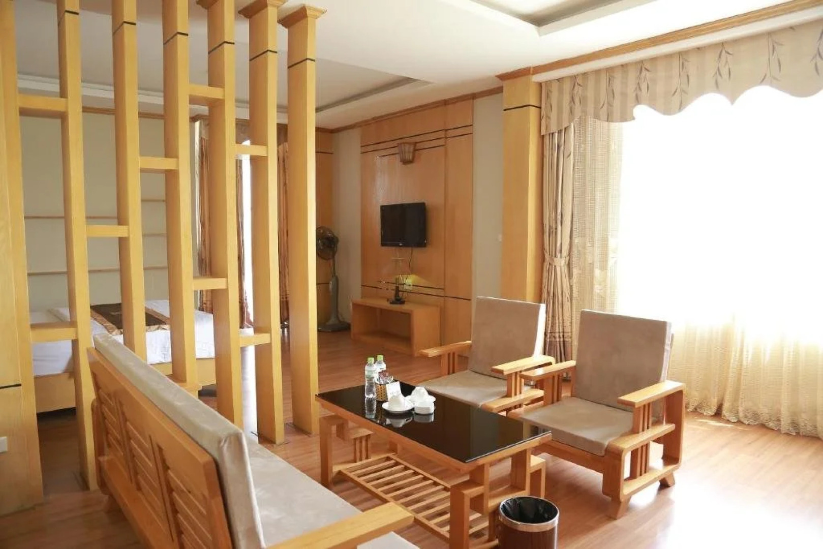 Central Phu Hung Hotel