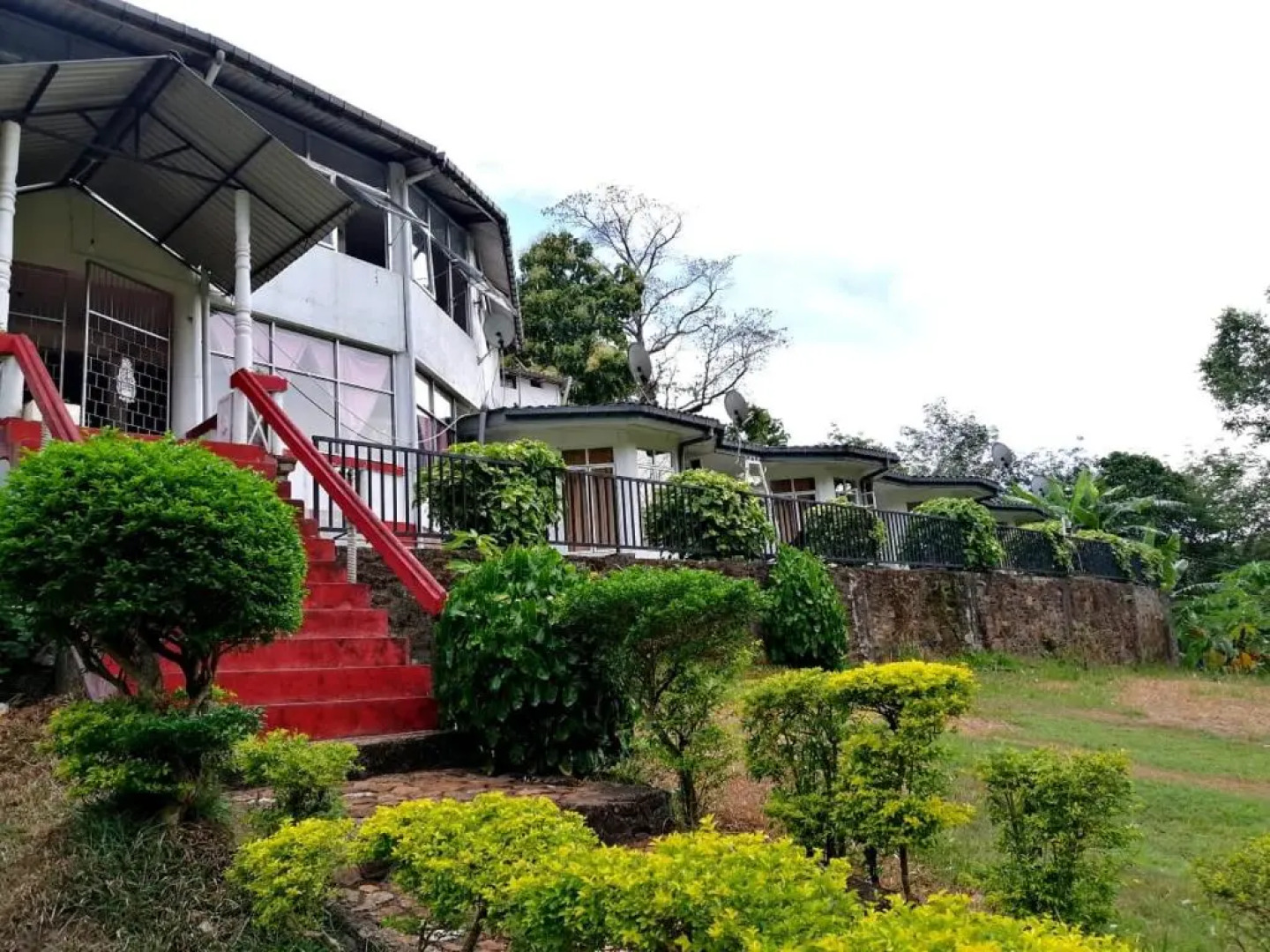diyaluma falls inn