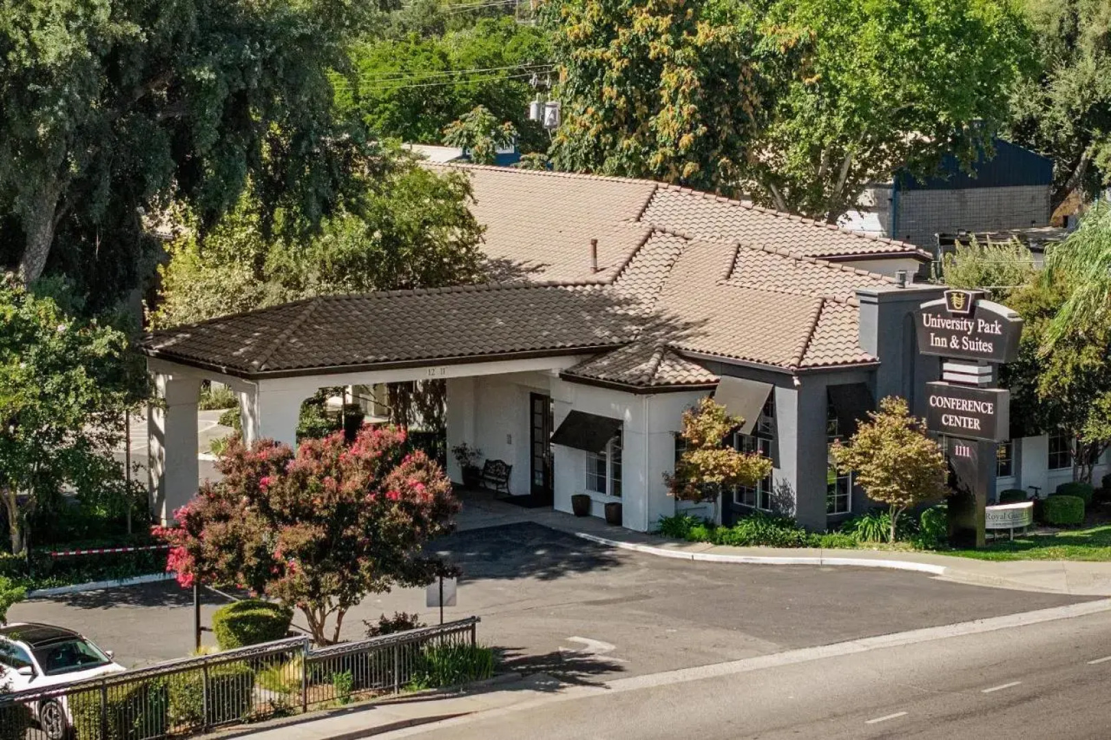 University Park Inn & Suites, an Ascend Collection Hotel