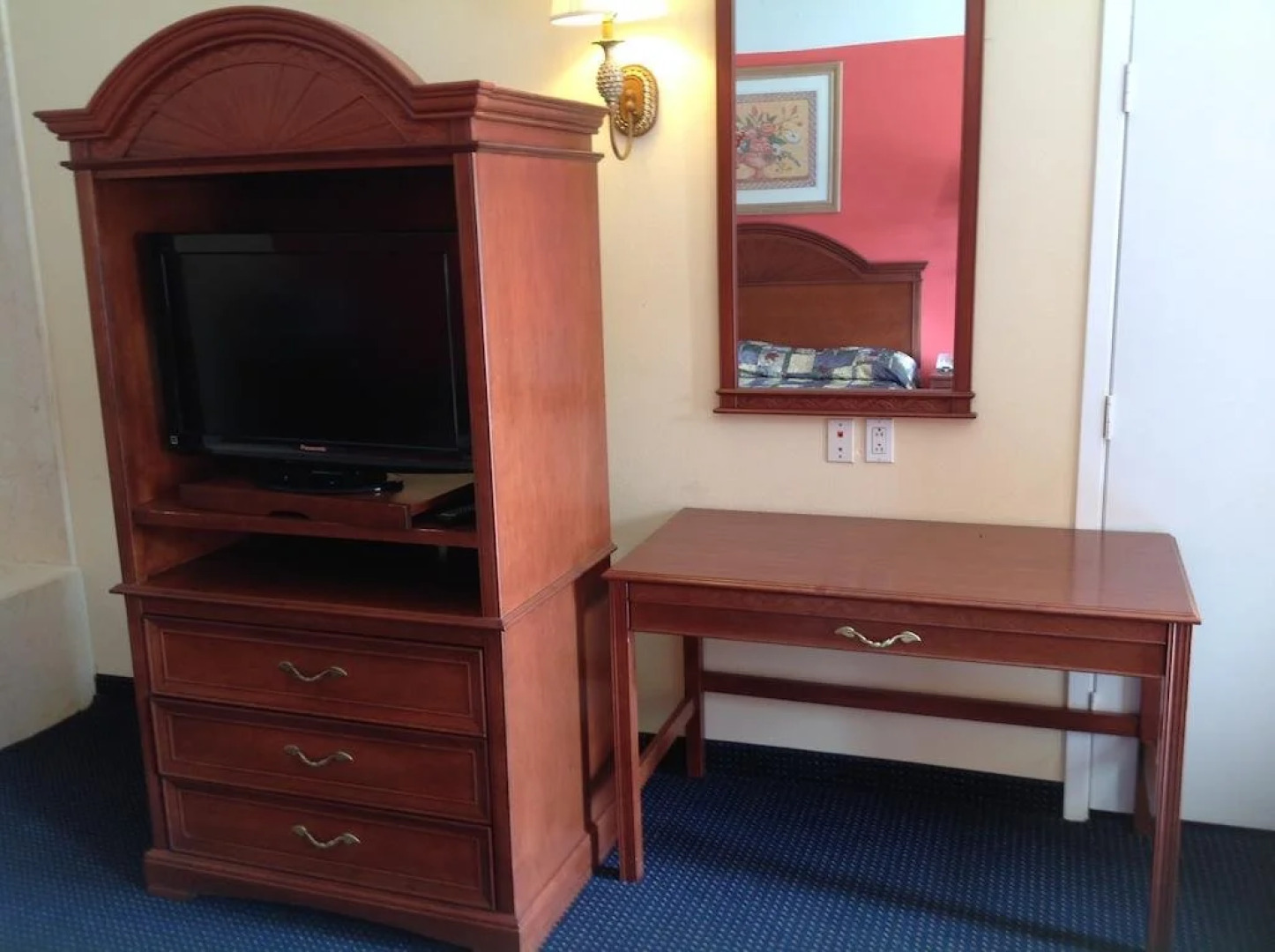 Hometowner Inn And Suites