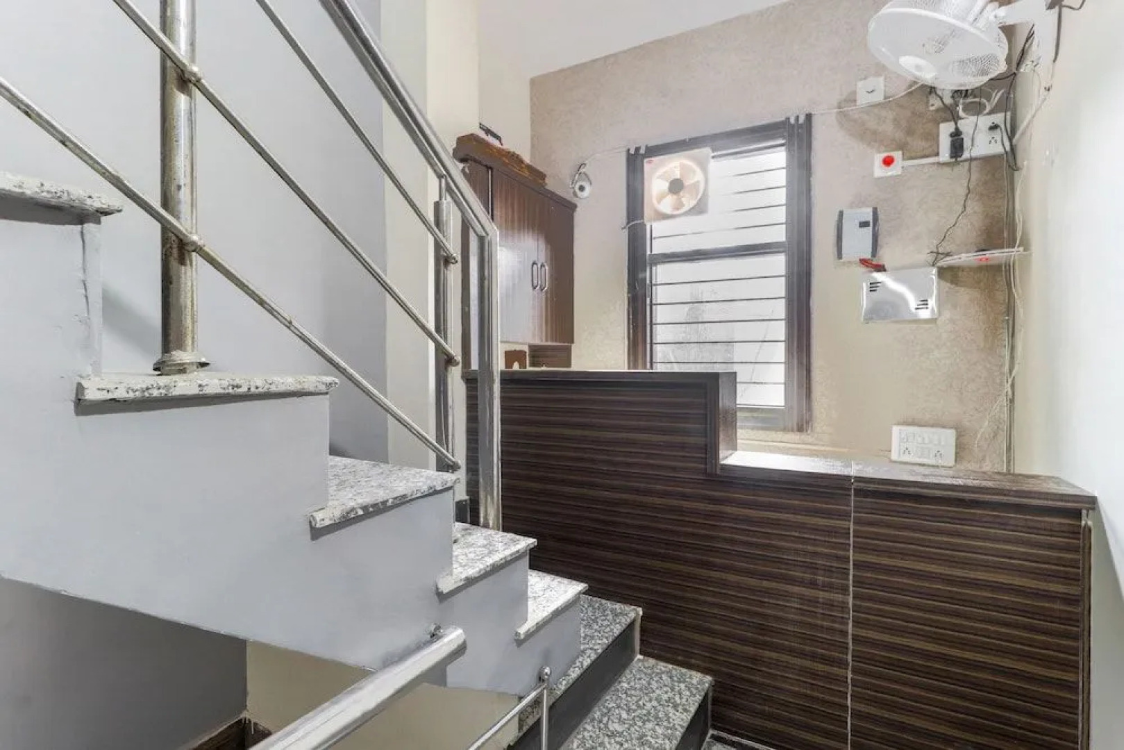 Oyo 45965 Hotel Krishnam