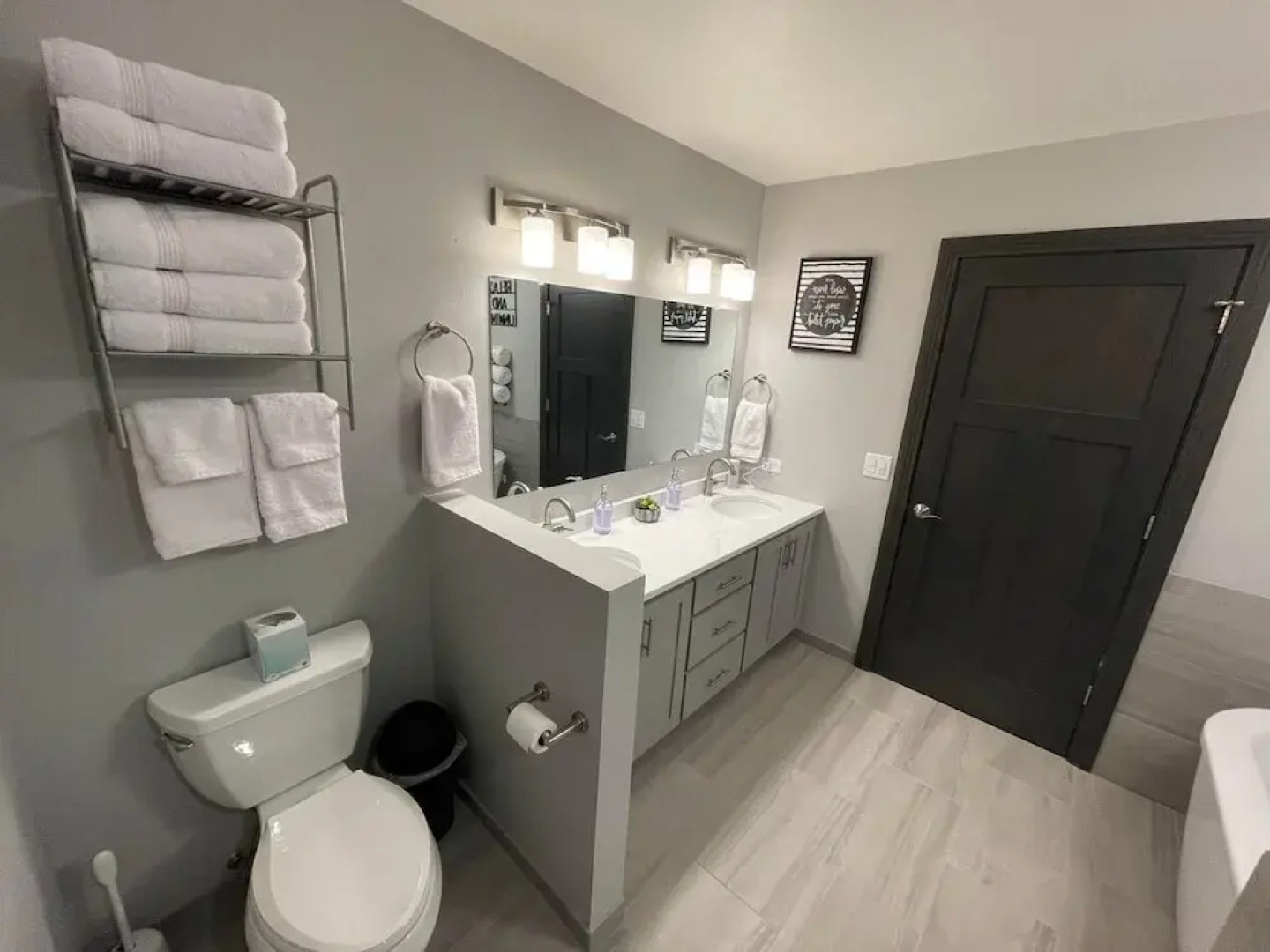 Freshly Updated Lake Michigan Home With Pool