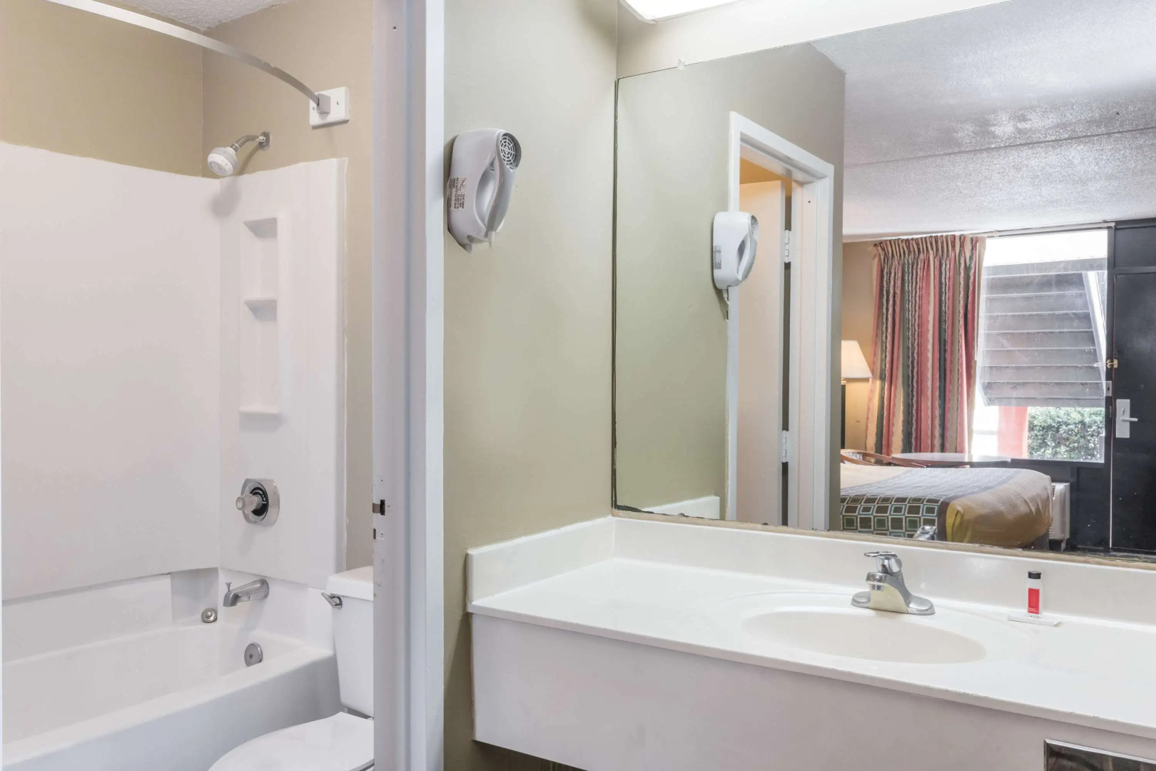 Travelodge by Wyndham Savannah Area/Richmond Hill