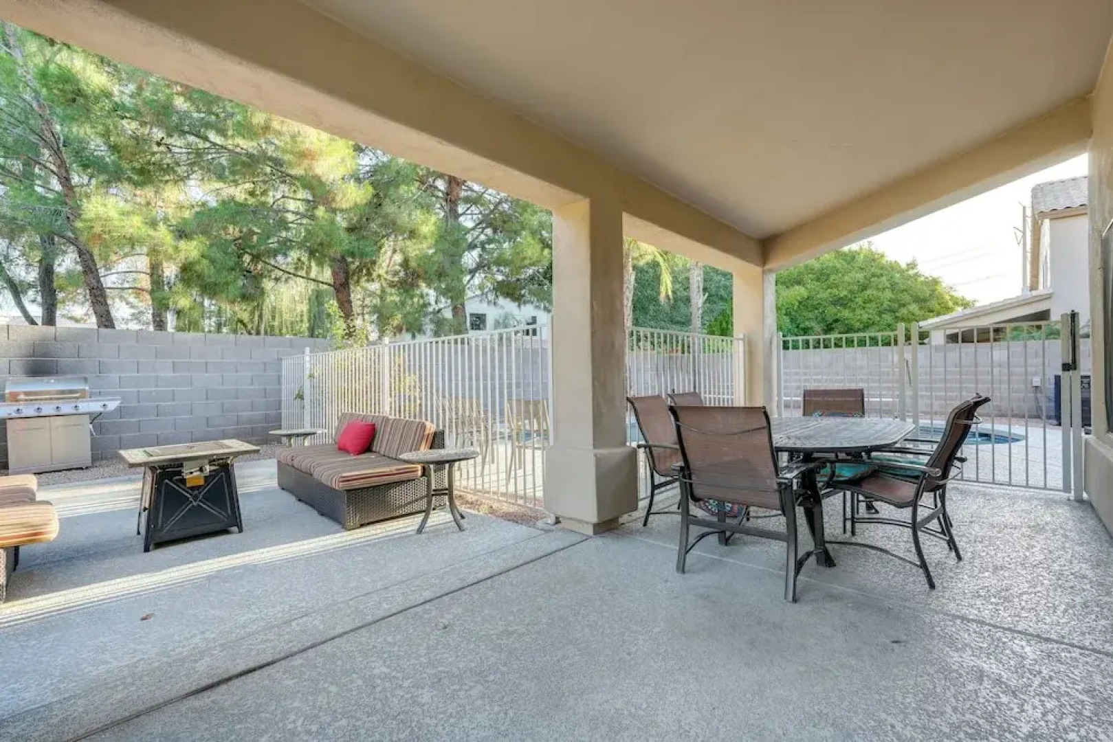 Heated Pool & Fire Pit: Family Home in Chandler