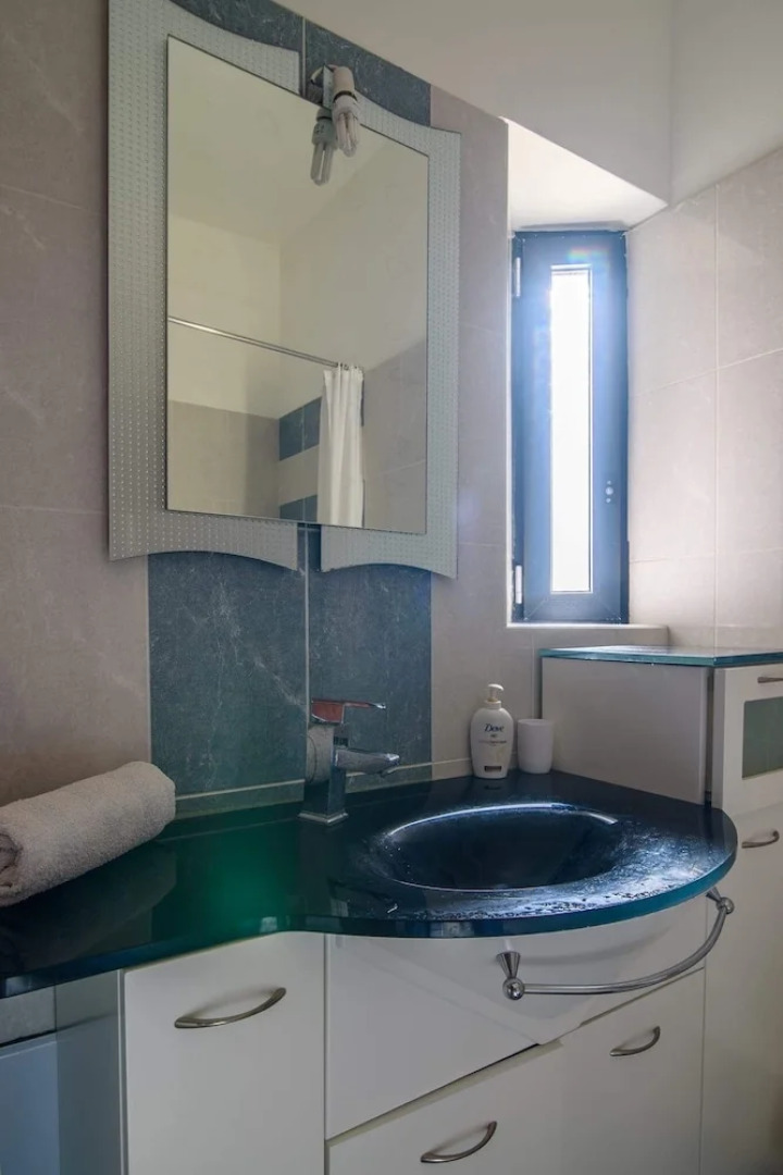 Kyparissia sea view apartment