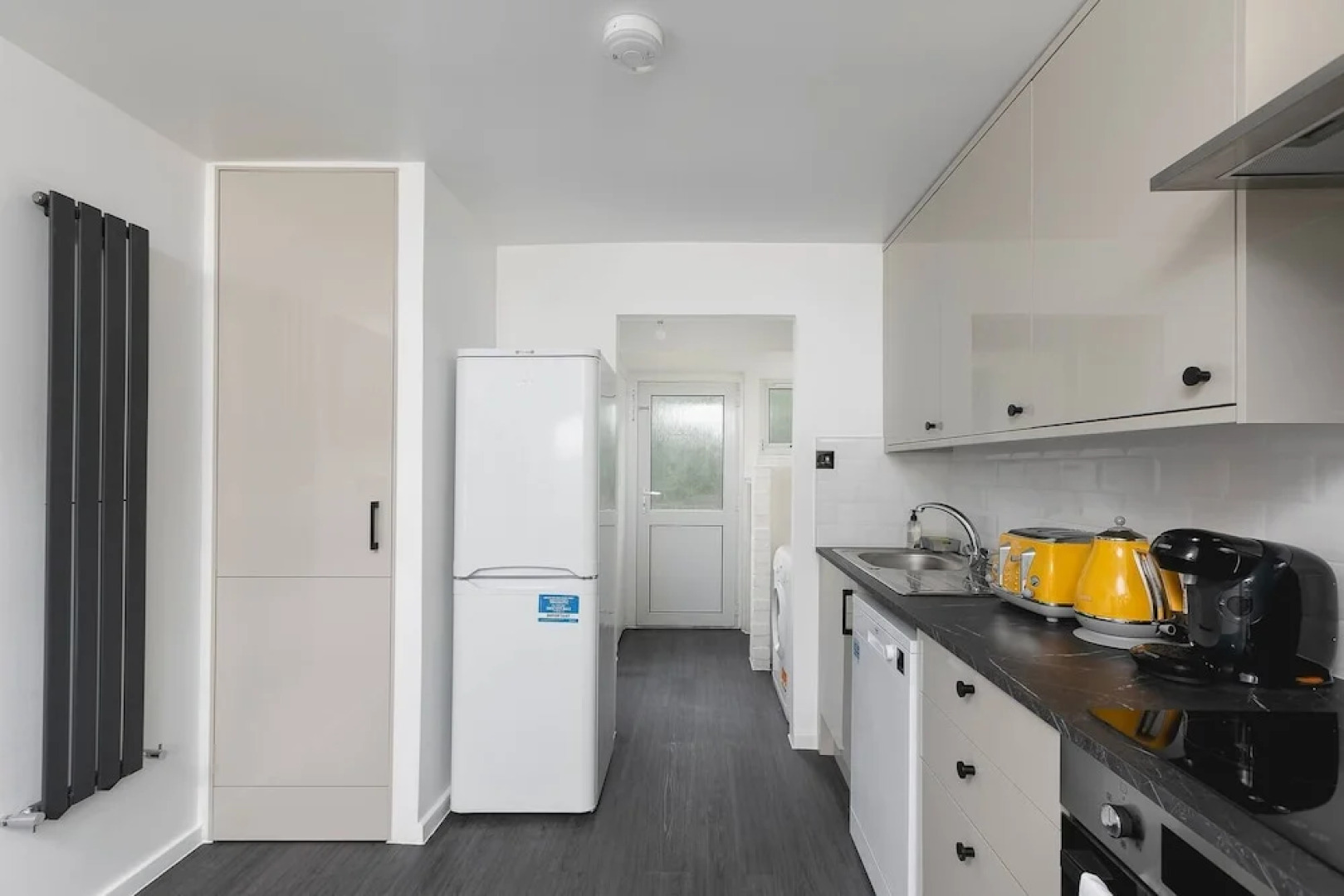 Skyvillion - Lush 2 Bed Hydean Way House & Garden