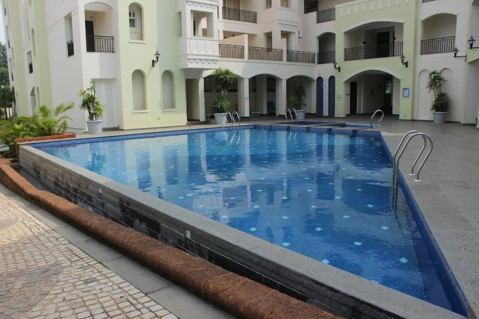OYO 9714 Home Pool View 1 BHK Siolim
