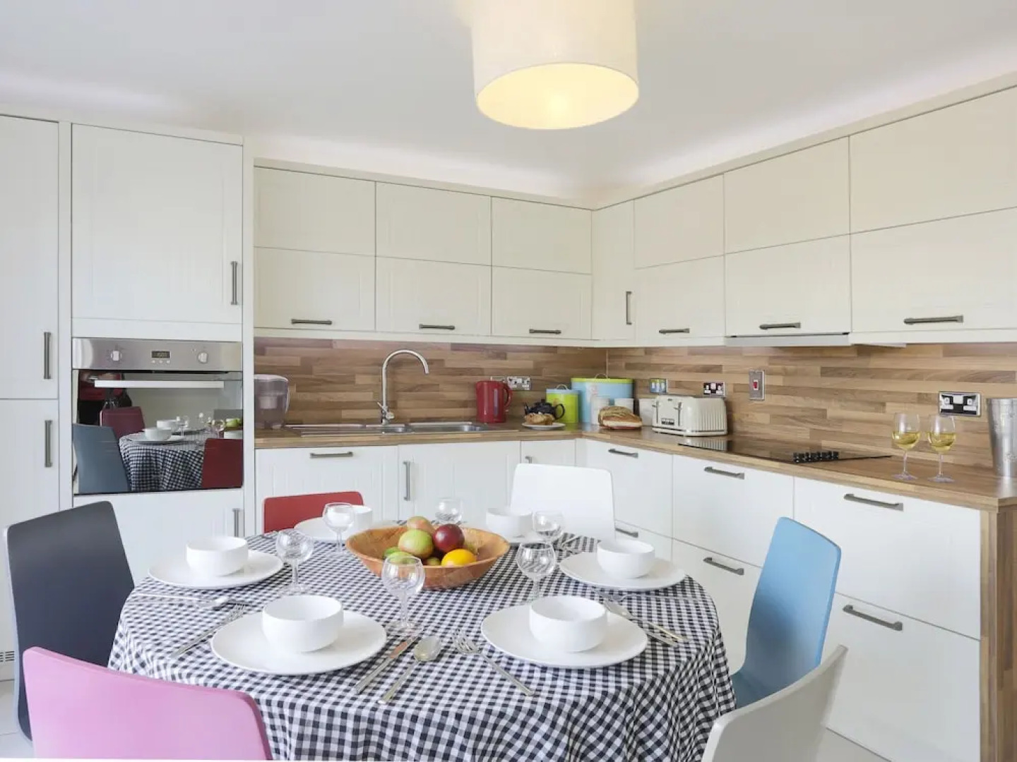 Modernly Furnished Holiday Home With Balcony, Near Felixstowe Beach