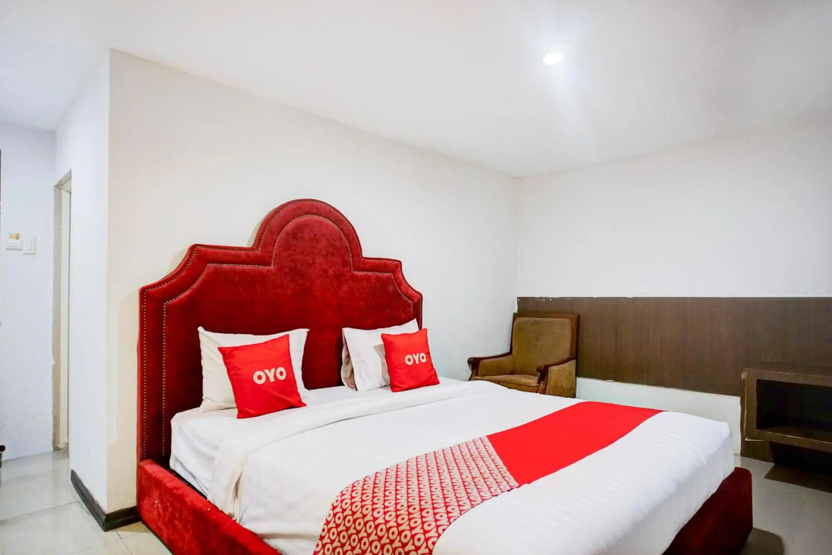 OYO 2574 Z Suites Hotel