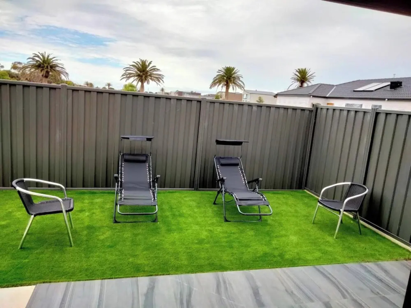 Modern & Cosey 4bedroom House Walk to Beach