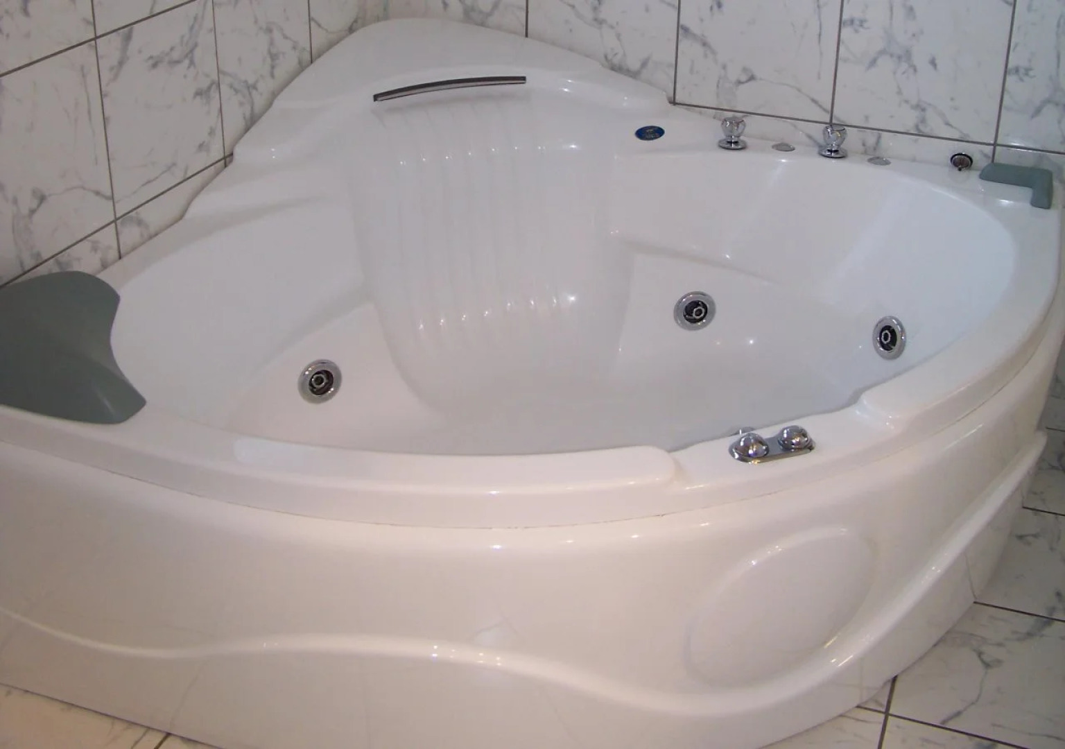 Aaron Court Motor Inn