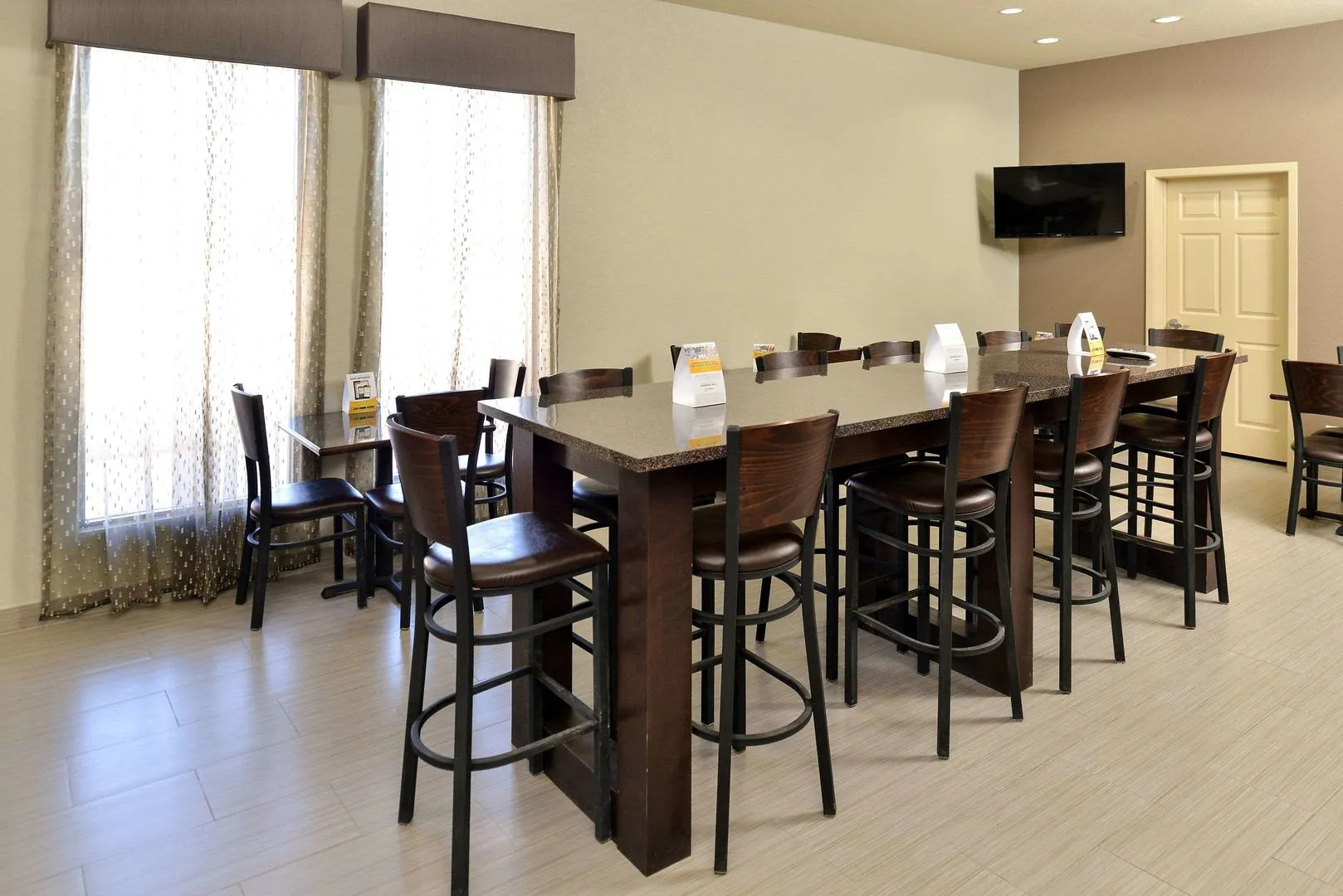 Western Inn & Suites