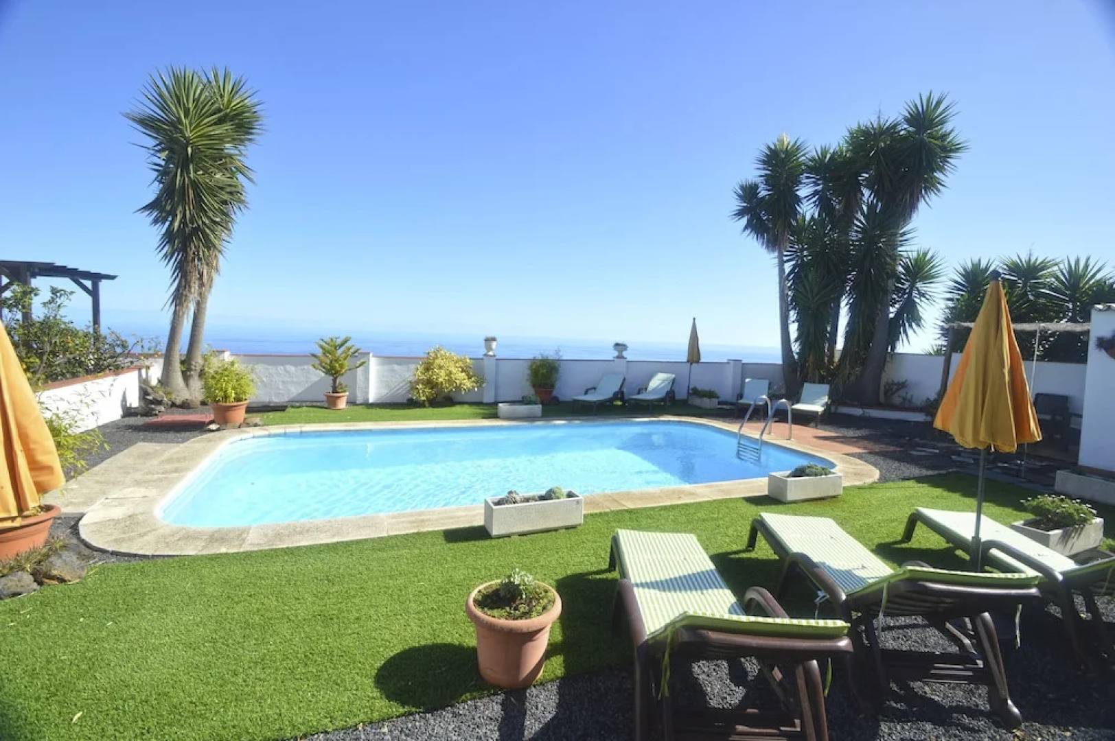 Los Boleros by Isla Bonita