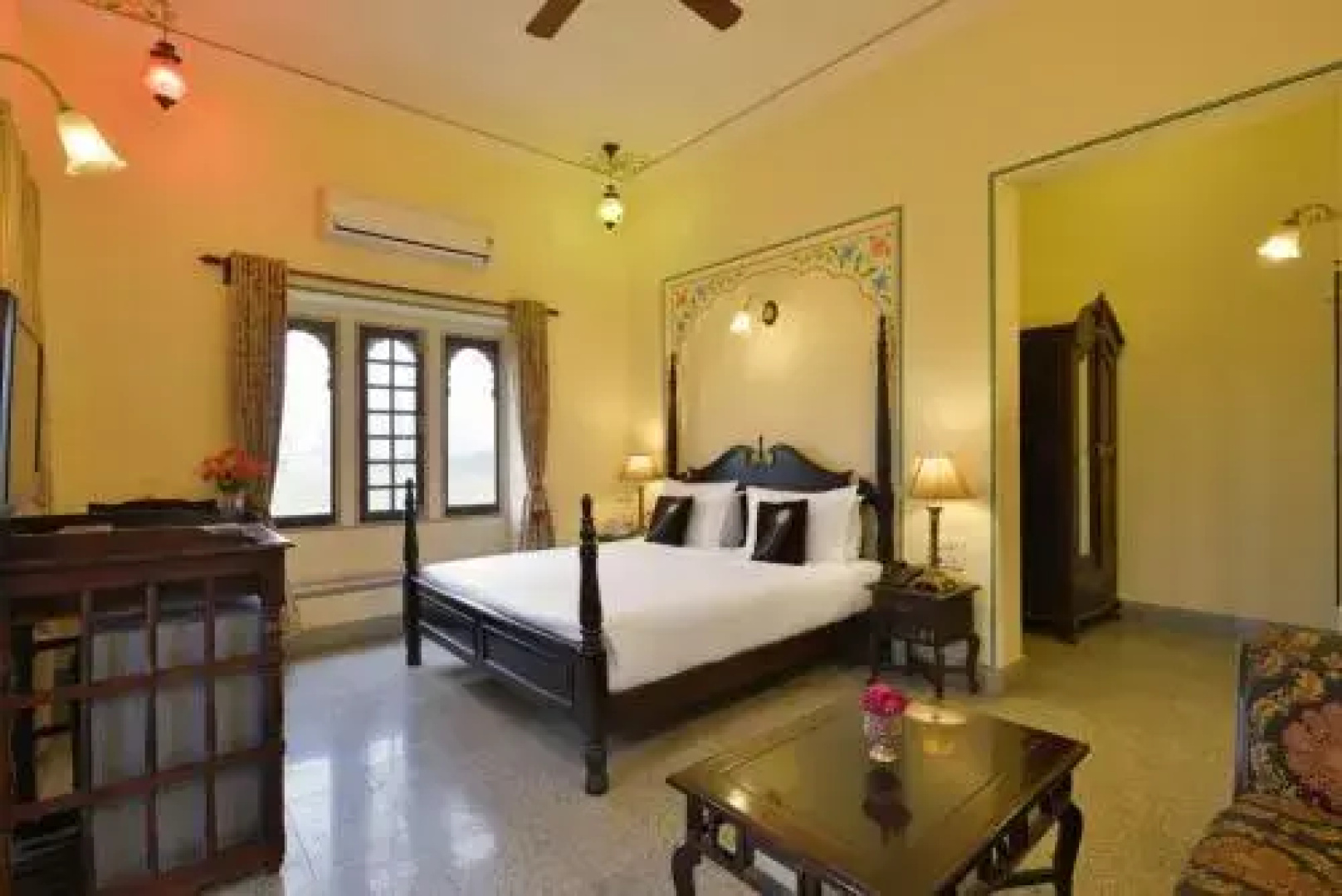 Rajvi Palace Hotel