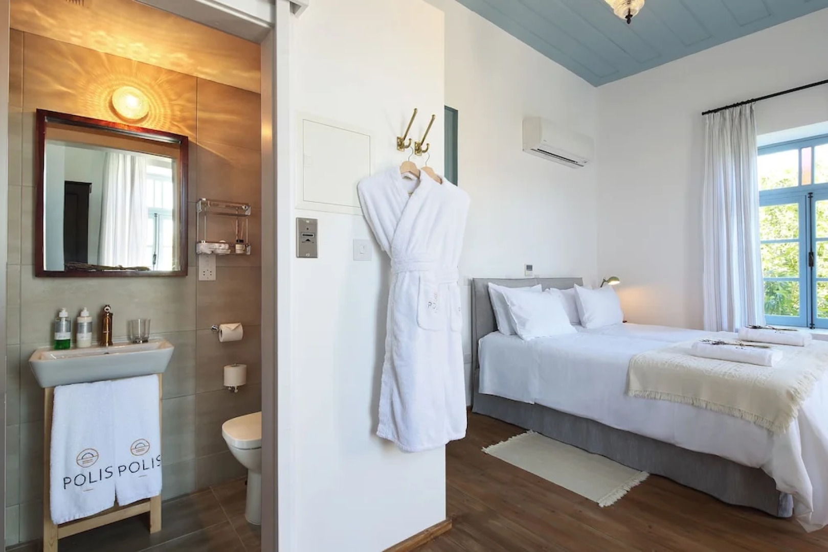 Polis 1907 by Louis Hotels