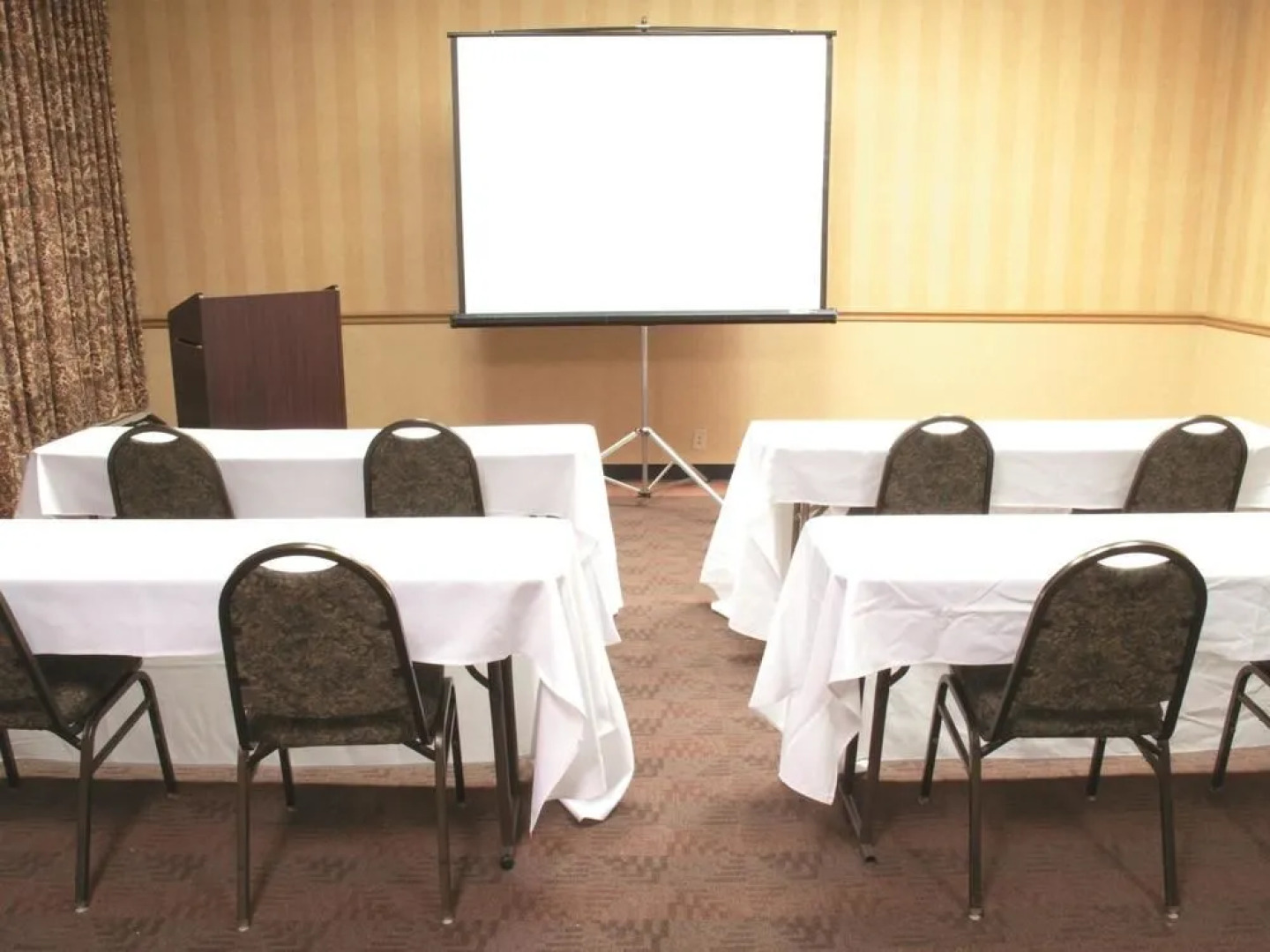 Baymont by Wyndham White Plains - Elmsford