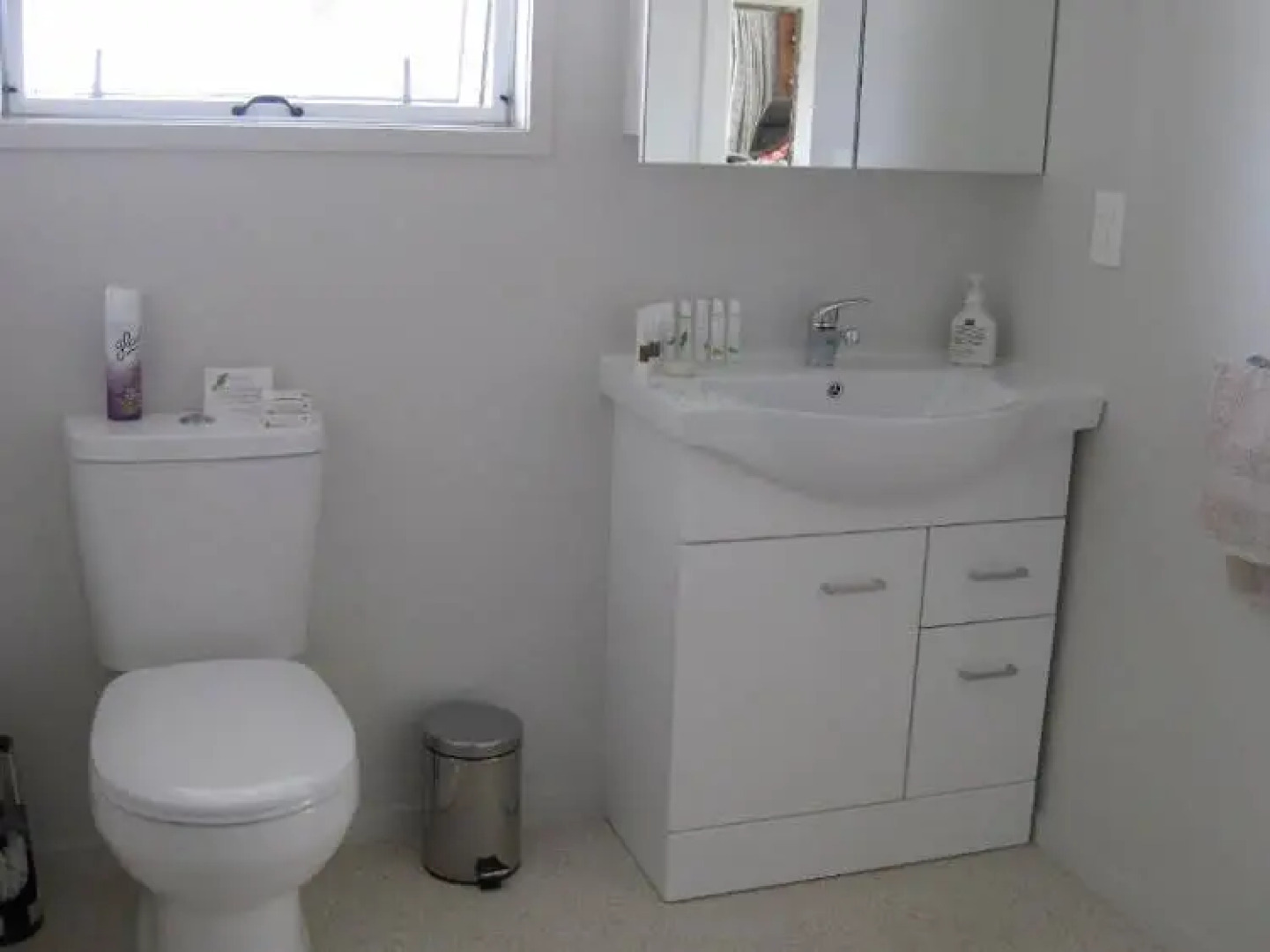 8076 Bed and Breakfast