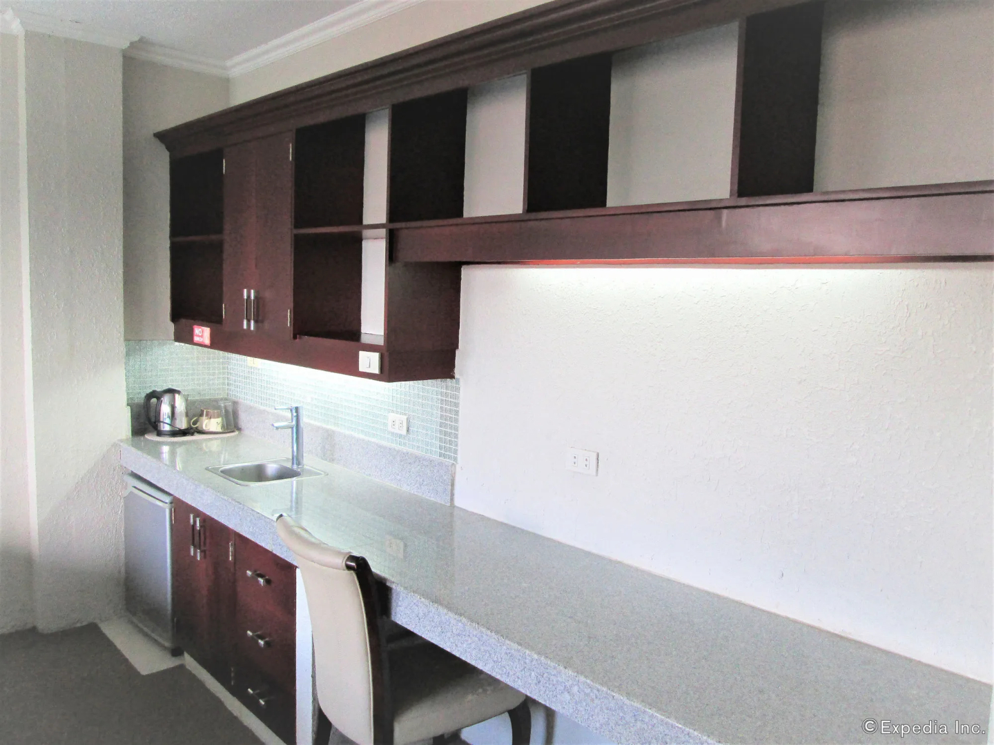 Stonestown Suites