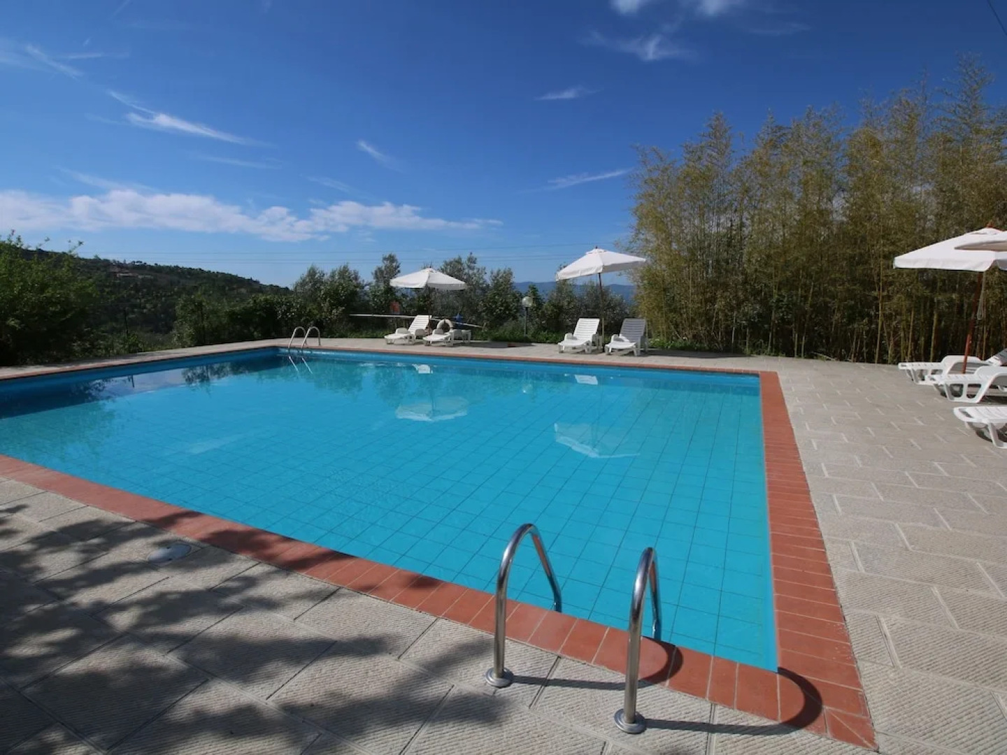 Rural agritourismo with panoramic swimming pool.