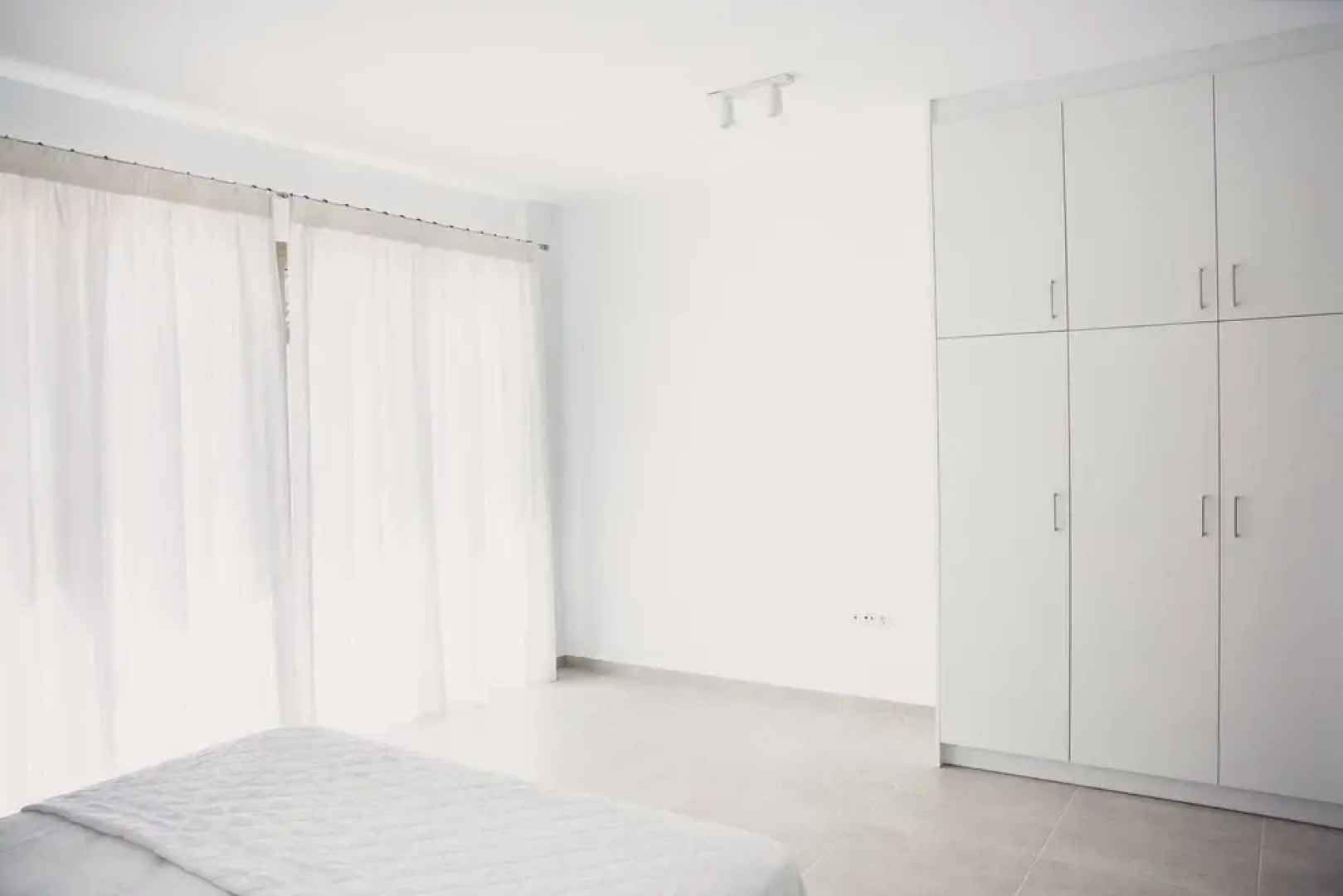 Starlight Villa Guro - 4bd, 4ba, 4min To Beach