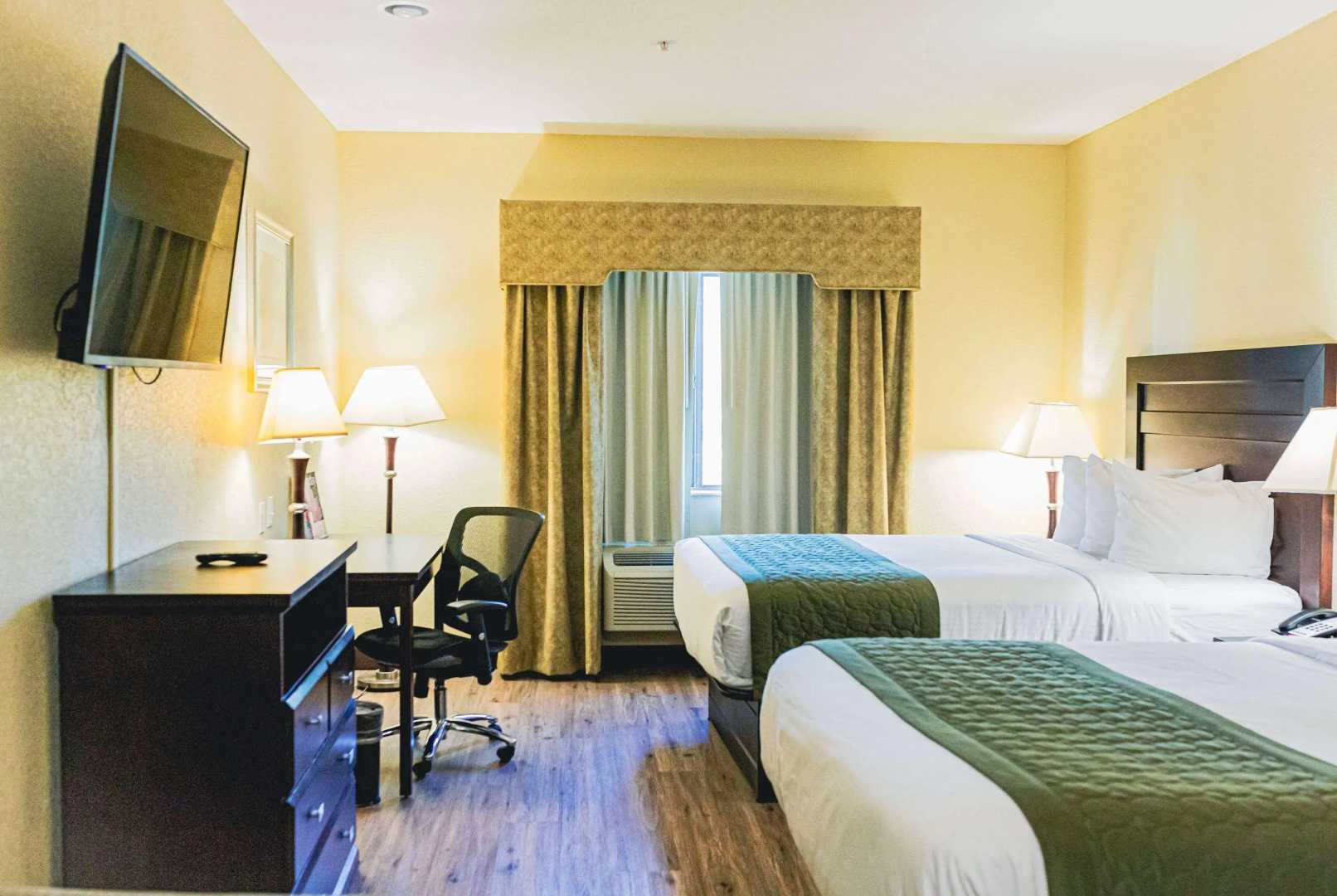 Grander Inn & Suites
