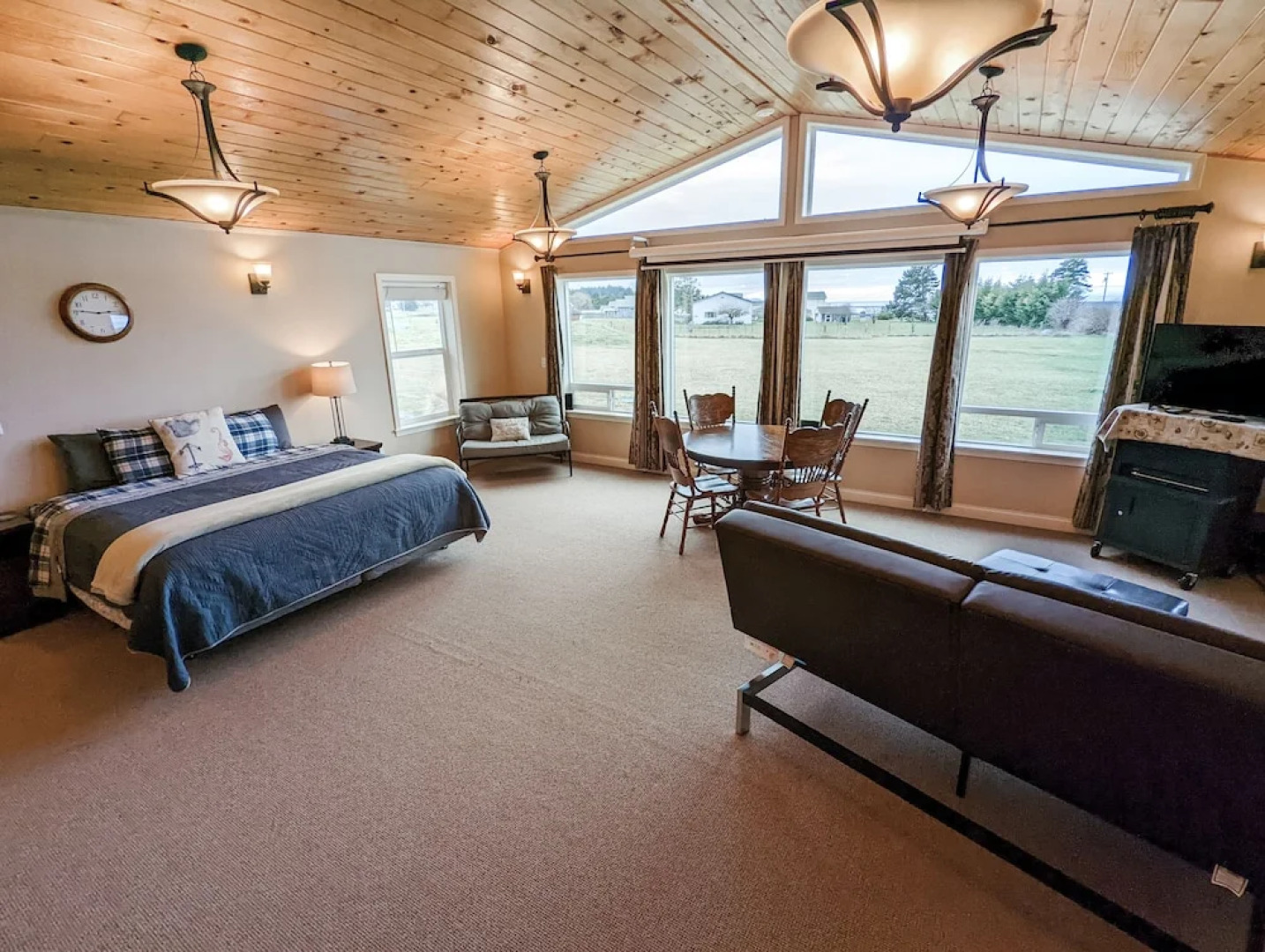 Juan de Fuca Waterfront Hotel & Cottages