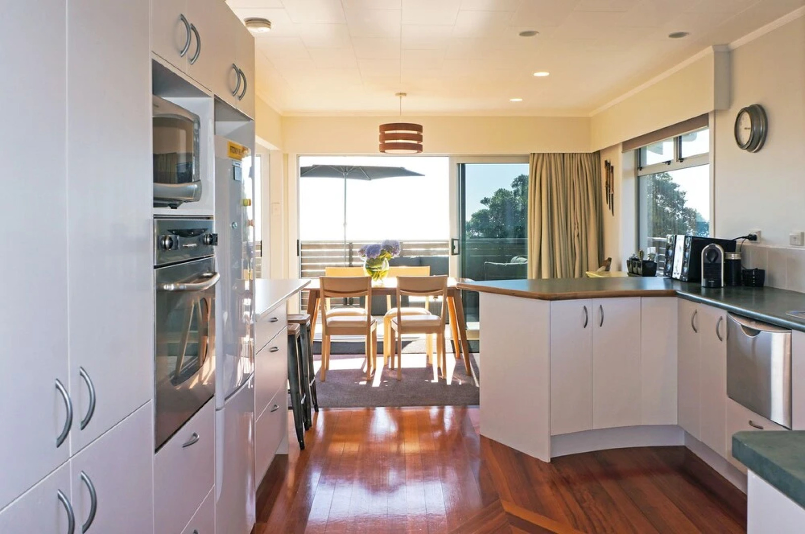 Mesmerising On Messenger