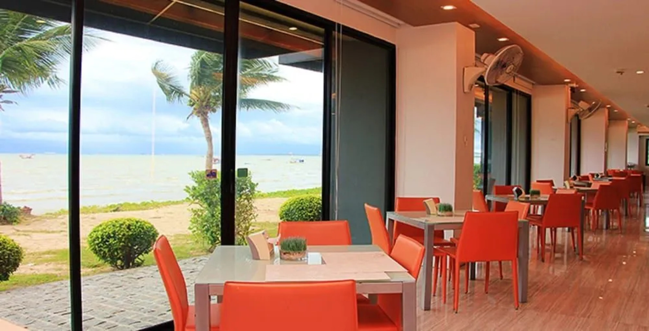 CAPITAL O 1088 Golden Dragon Beach Resort