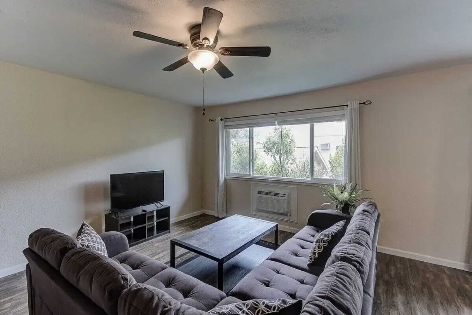 Comfy 2-bedroom, 5min to Concord Bart