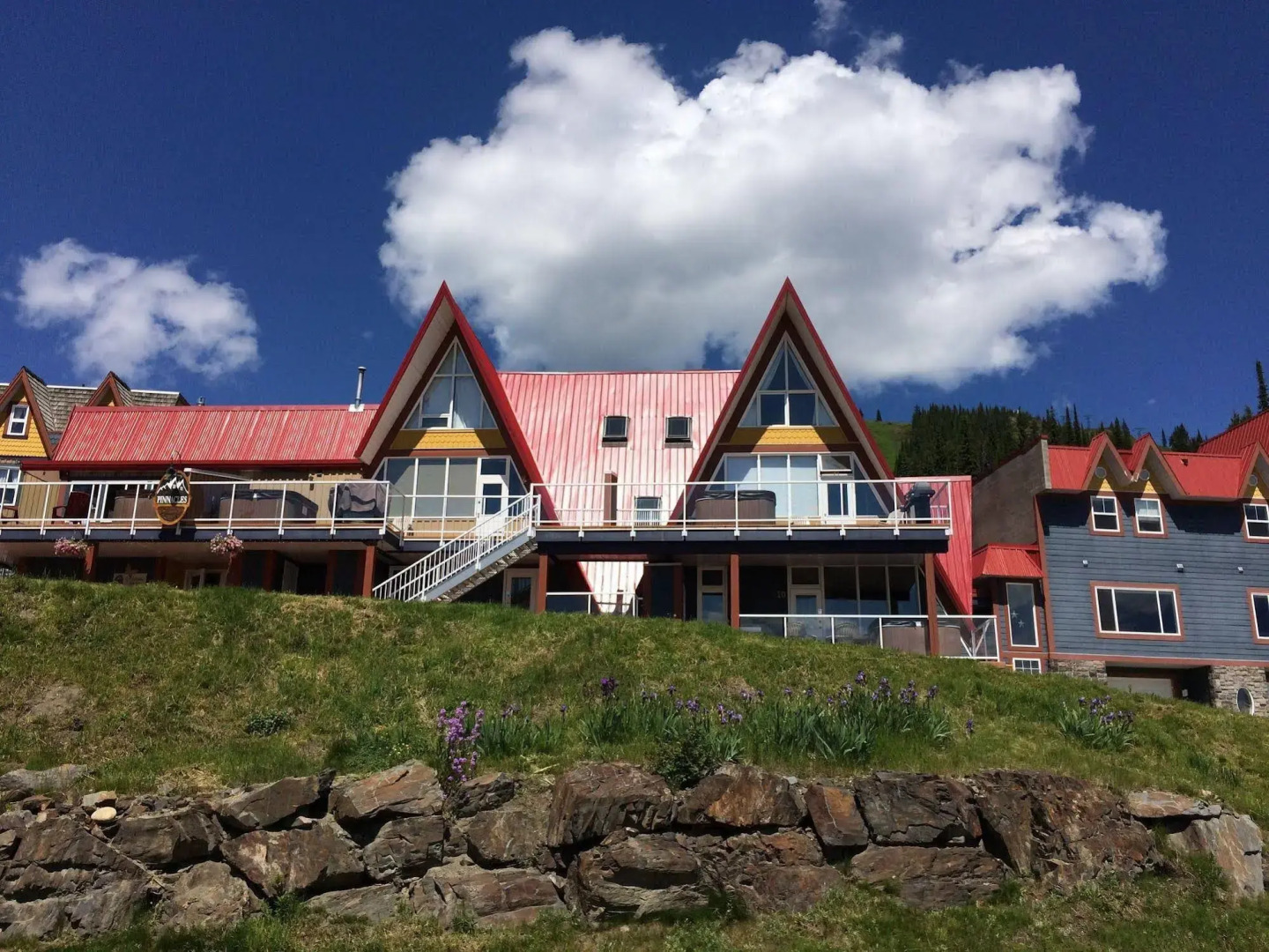 The Pinnacles Suite Hotel