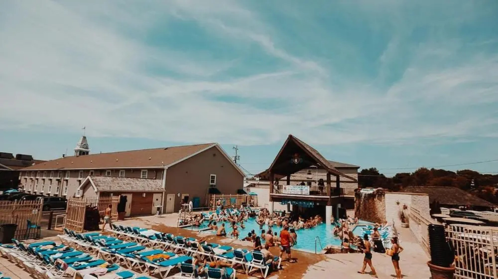 Grand Islander Hotel