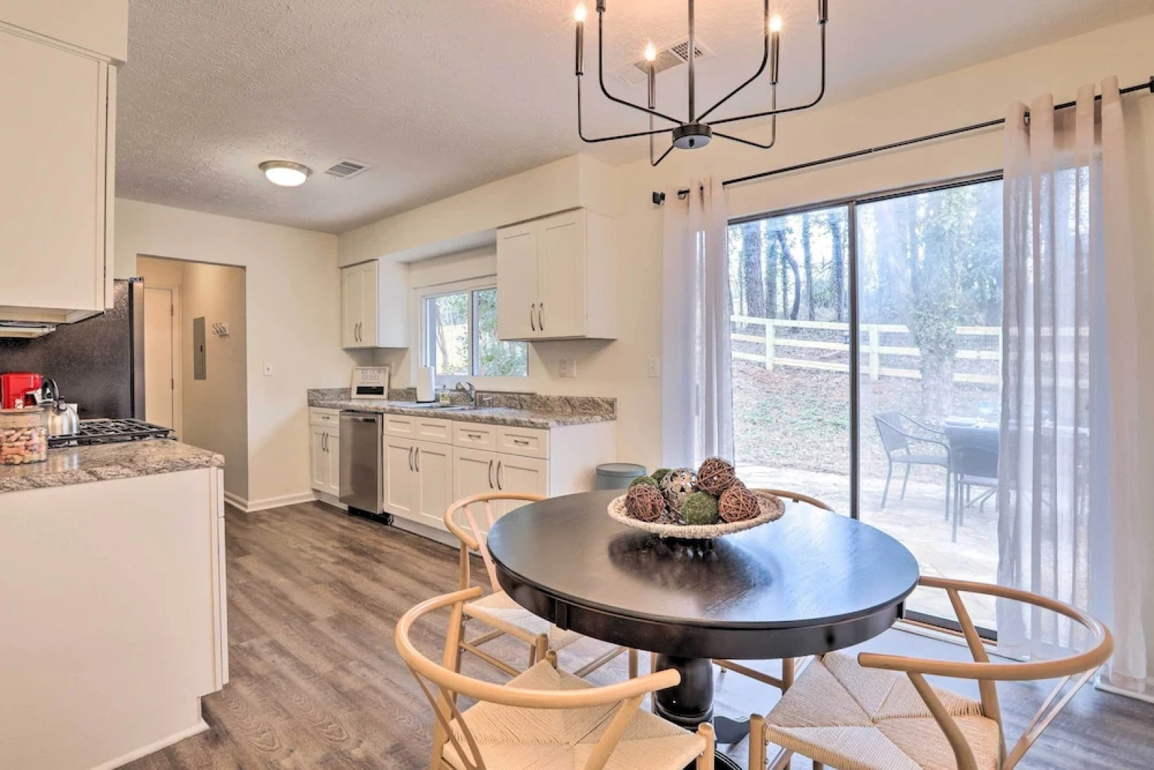 Modern Alpharetta Home: Yard, Walk Downtown!