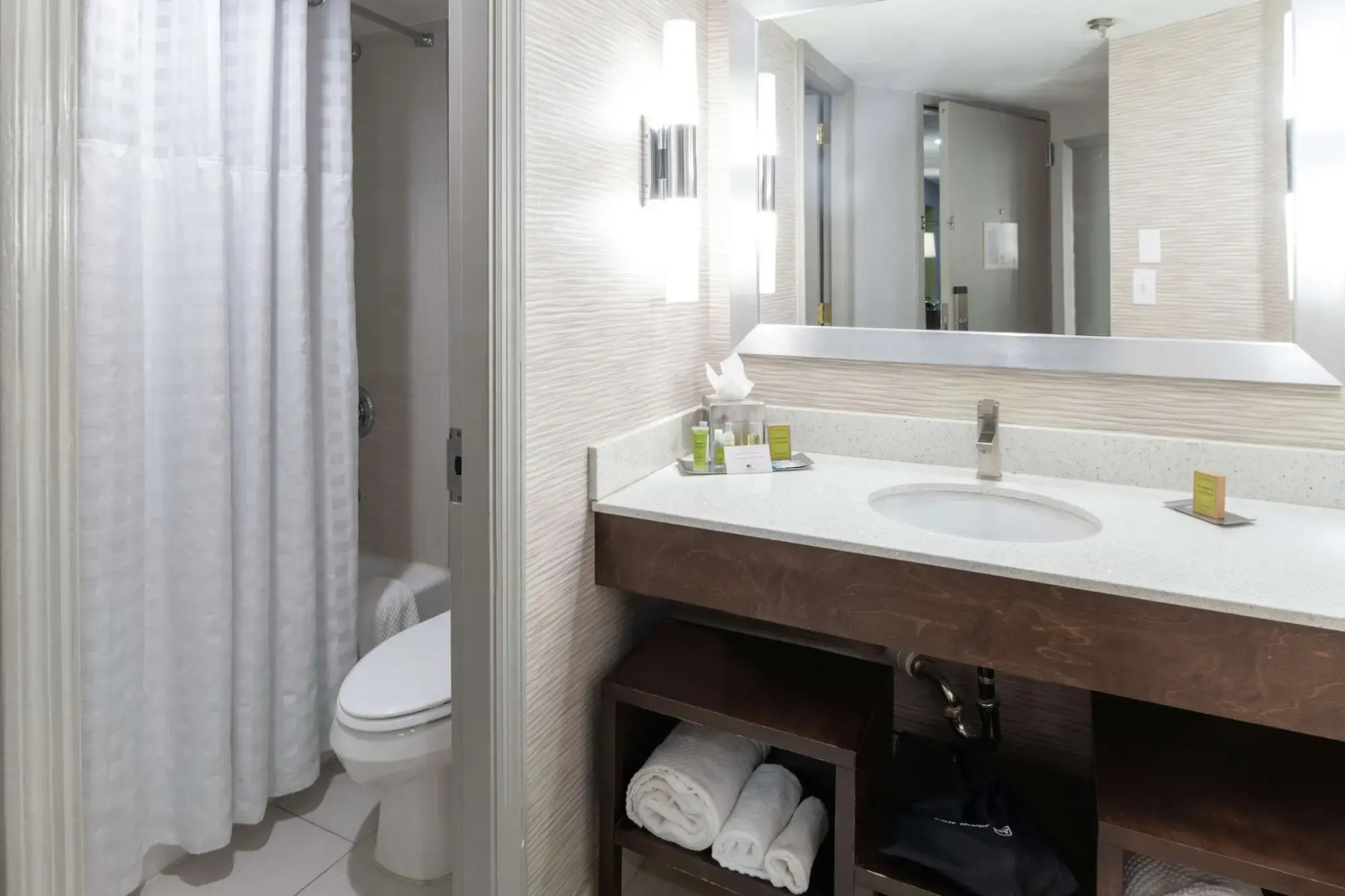 DoubleTree by Hilton Hotel Jacksonville Airport