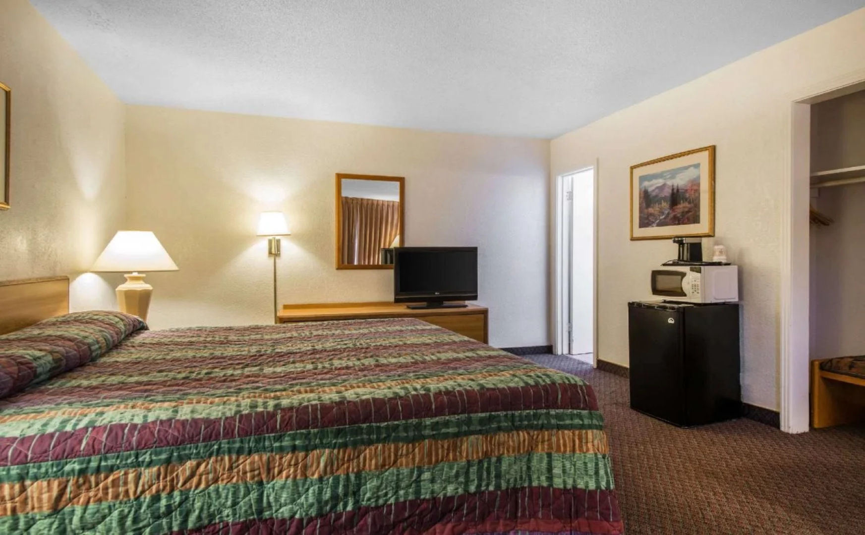 Rodeway Inn & Suites