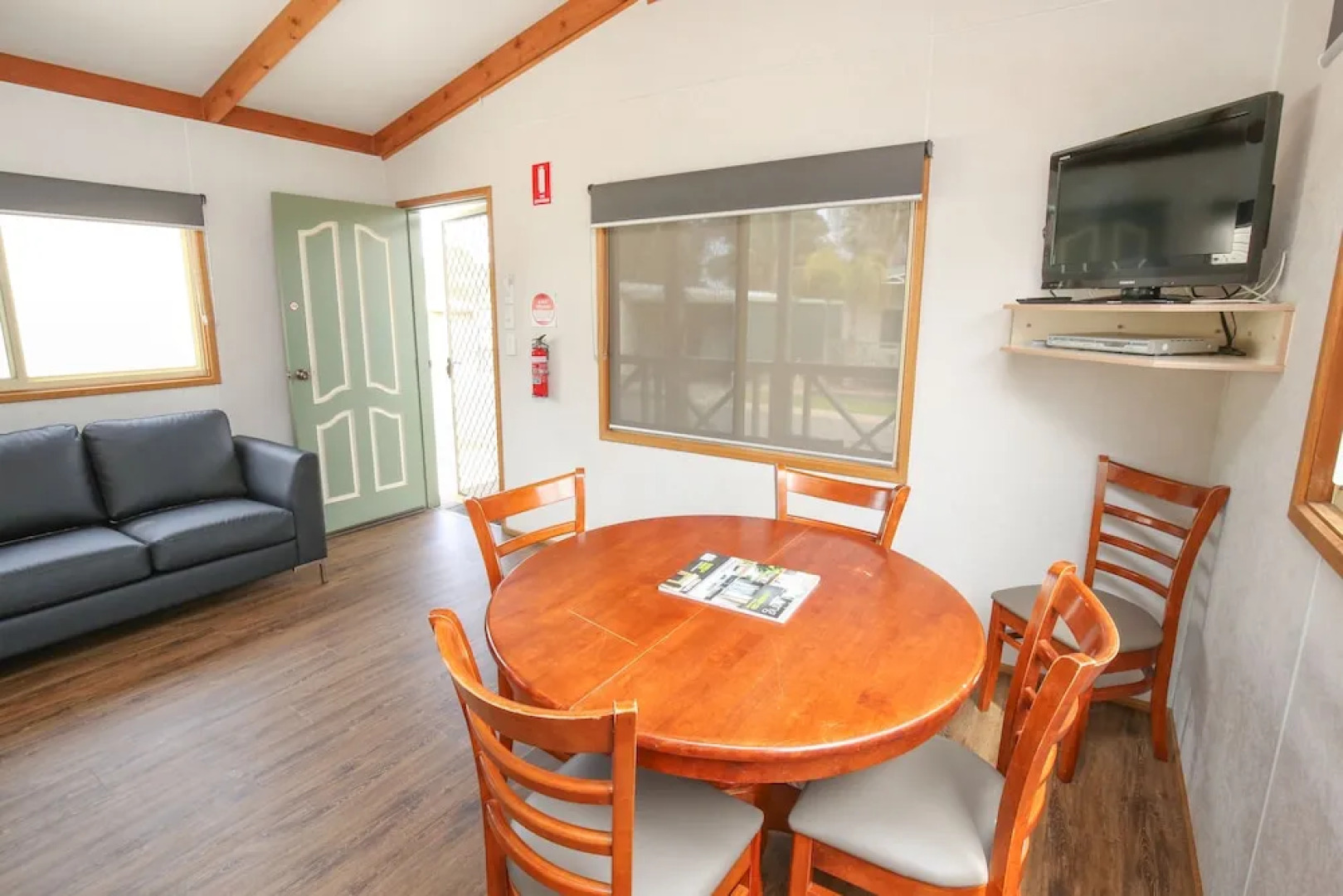 Aquarius Apartments and Cabins