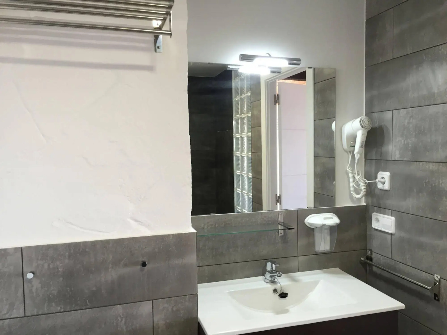 LUX Beach House Barcelona with Pool & Hot Tub, Beach Access