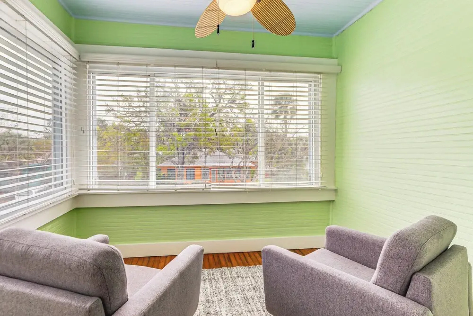 Walk to Manatee River: Palmetto Unit w/ Sunroom