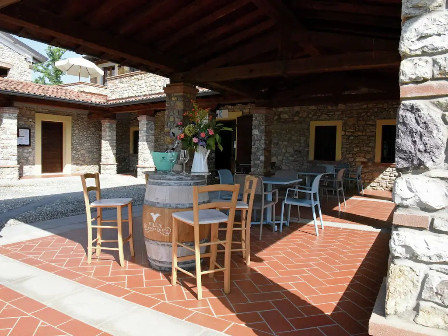 Spacious Apartment in Monticelli Brusati with Pool