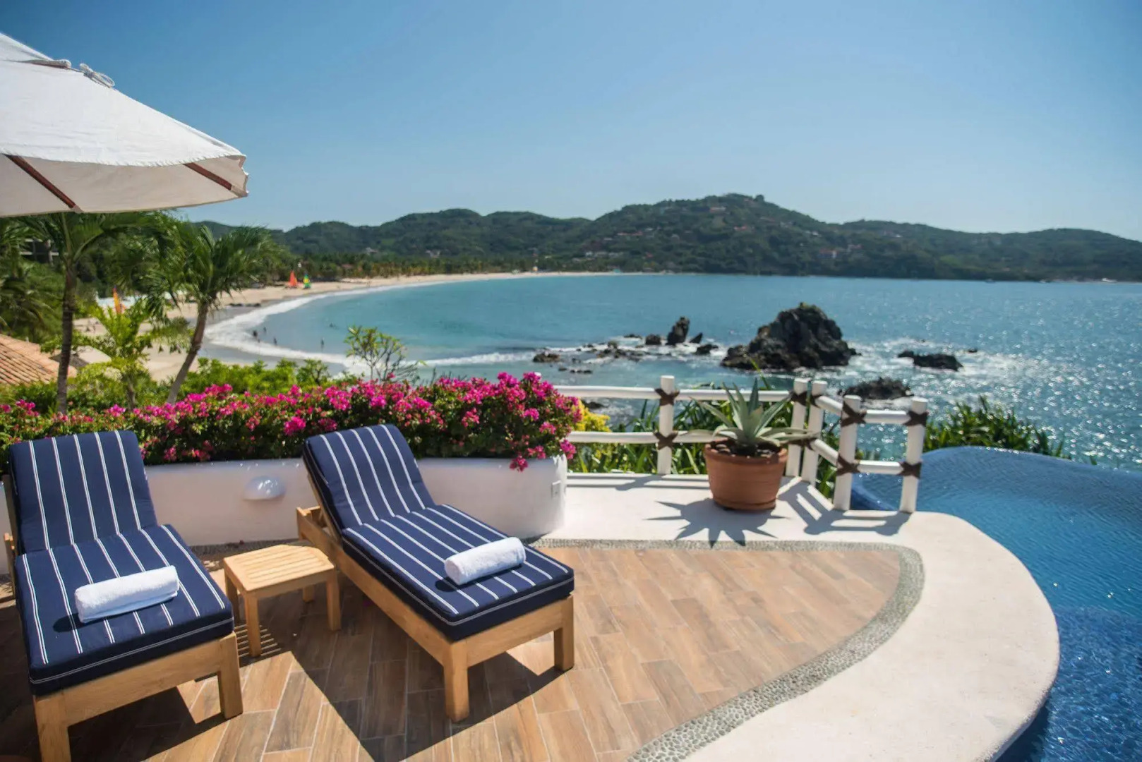 Villa El Murmullo by La Casa Que Canta