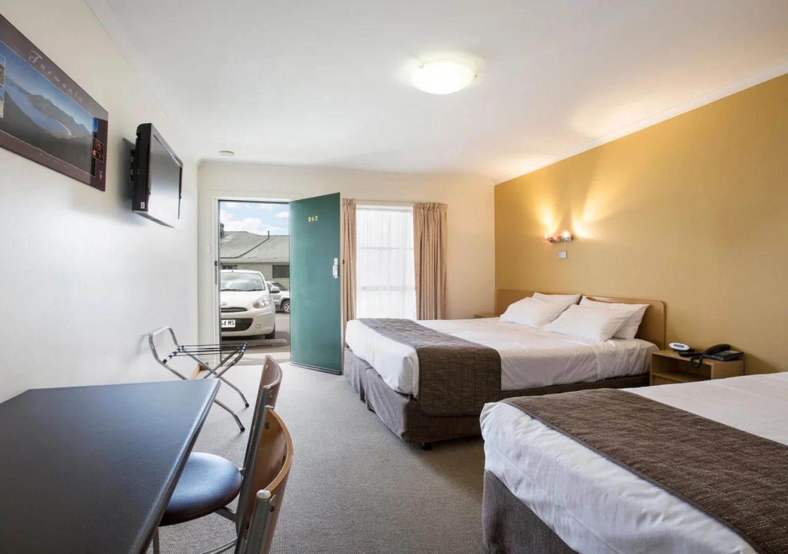 Nightcap at Riverside Hotel