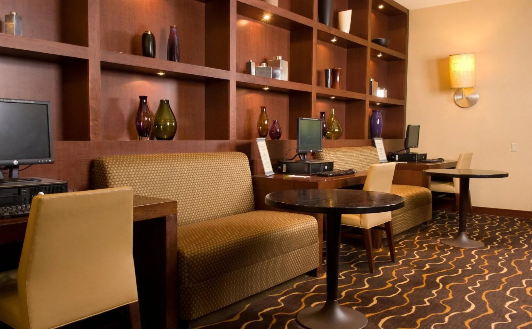 Courtyard by Marriott Los Angeles - Sherman Oaks