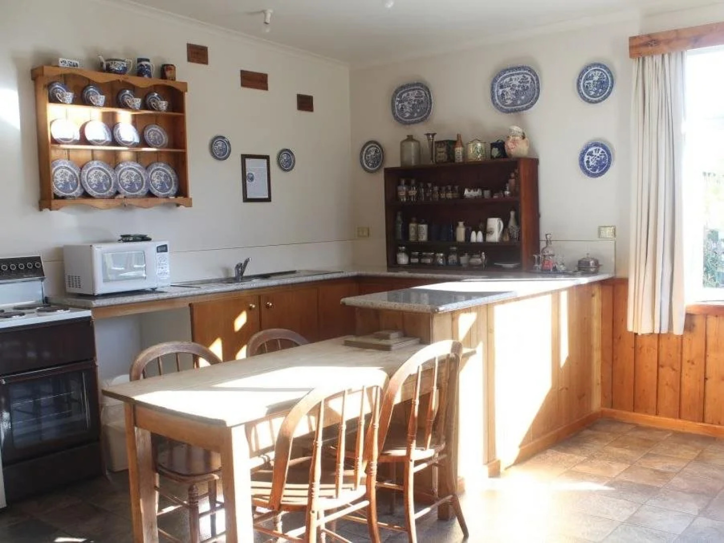 Colonial Cottages of Ross