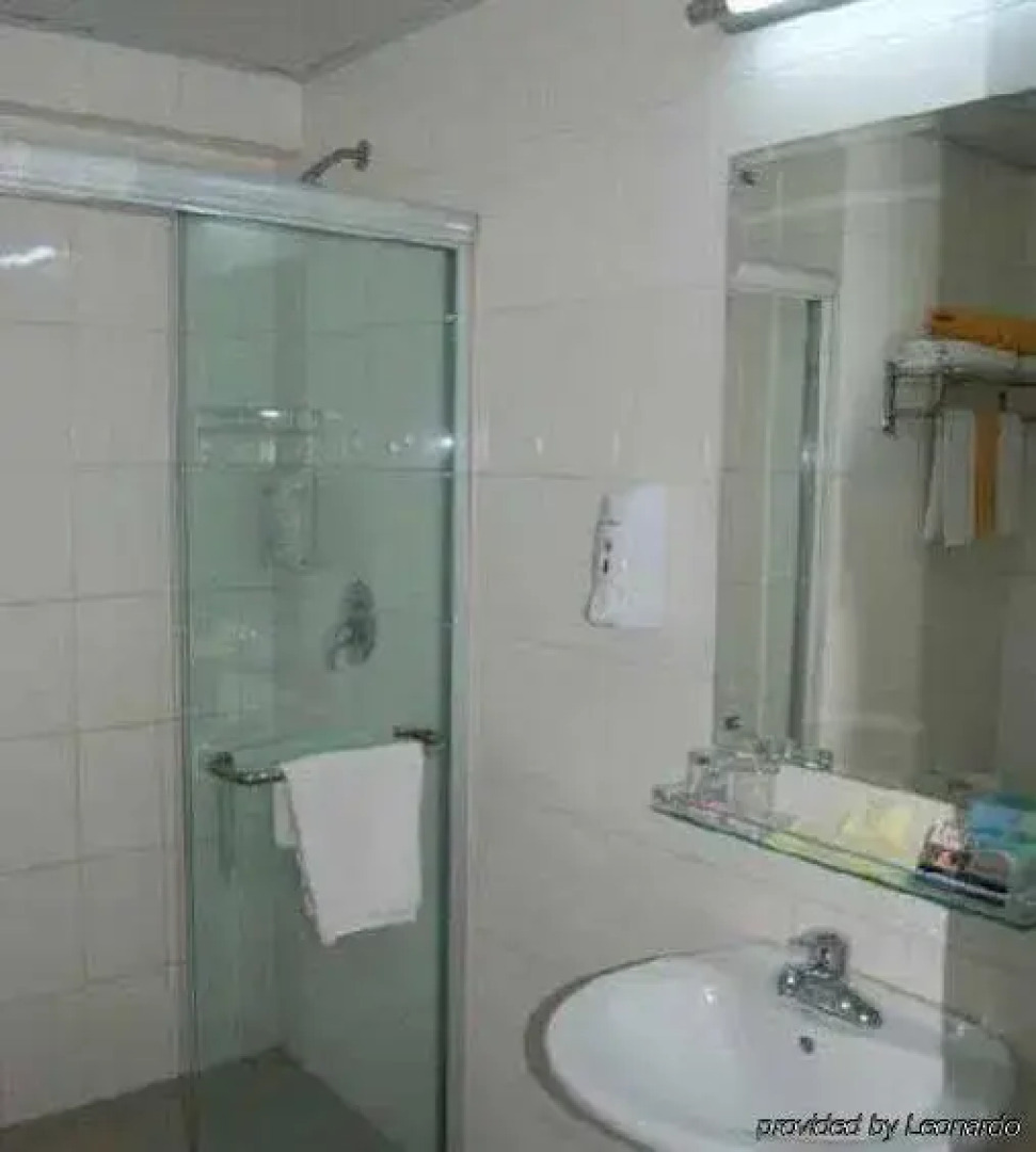 Shanghai Lakeside Holiday Inn Hotel