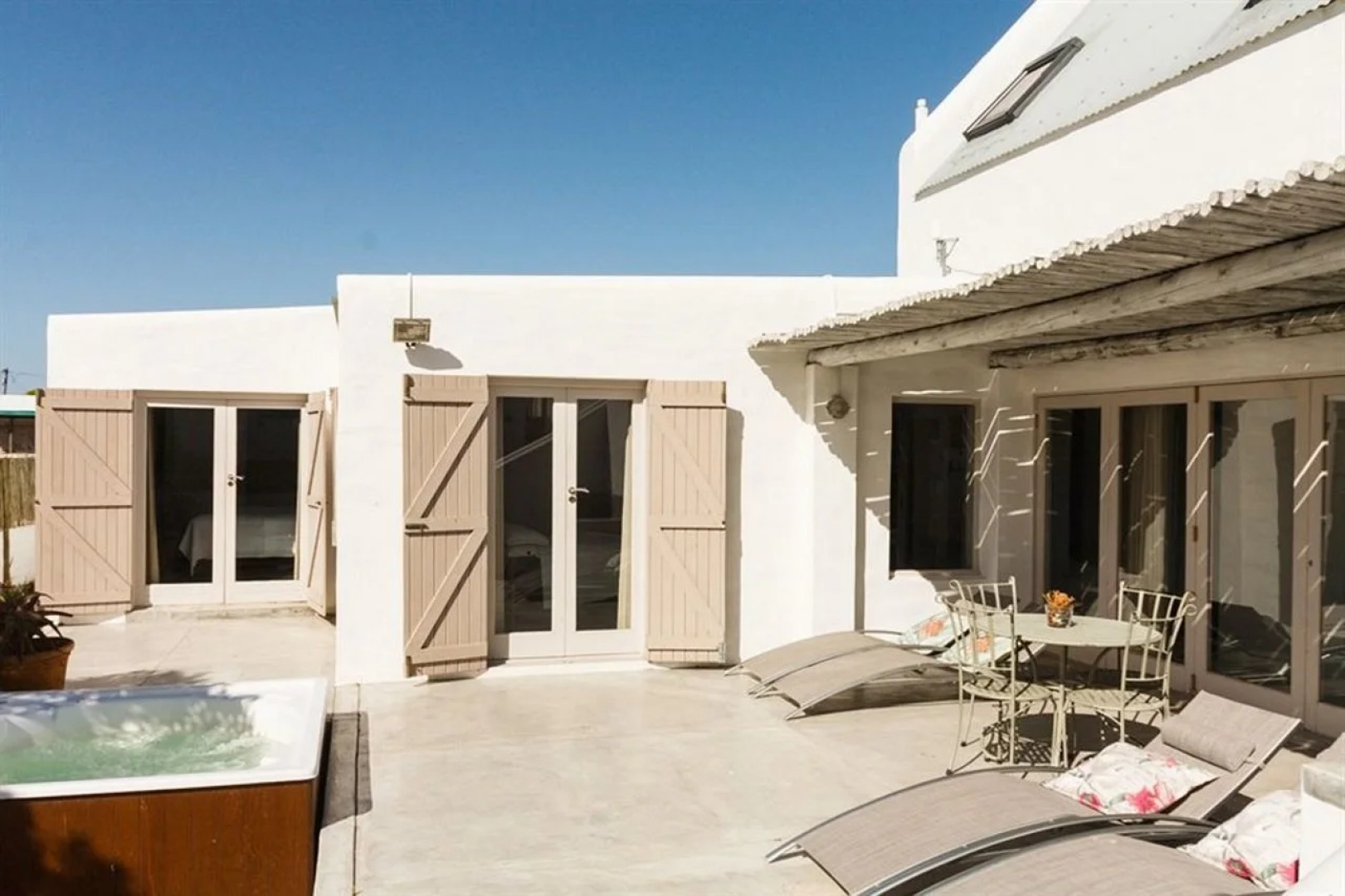 Abalone Hotel & Villas