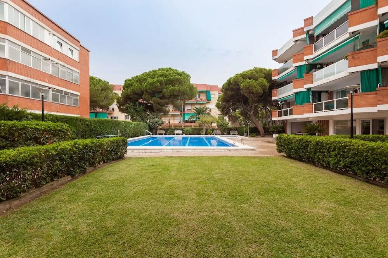 Pineda Be My Guest Castelldefels