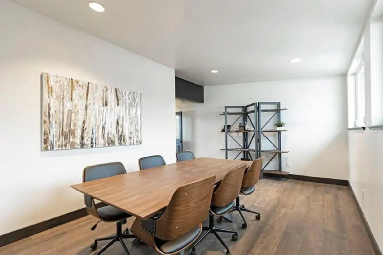 Modern Ski Chalet, 10mins to Skiing, Hot Tub & Mountain Views