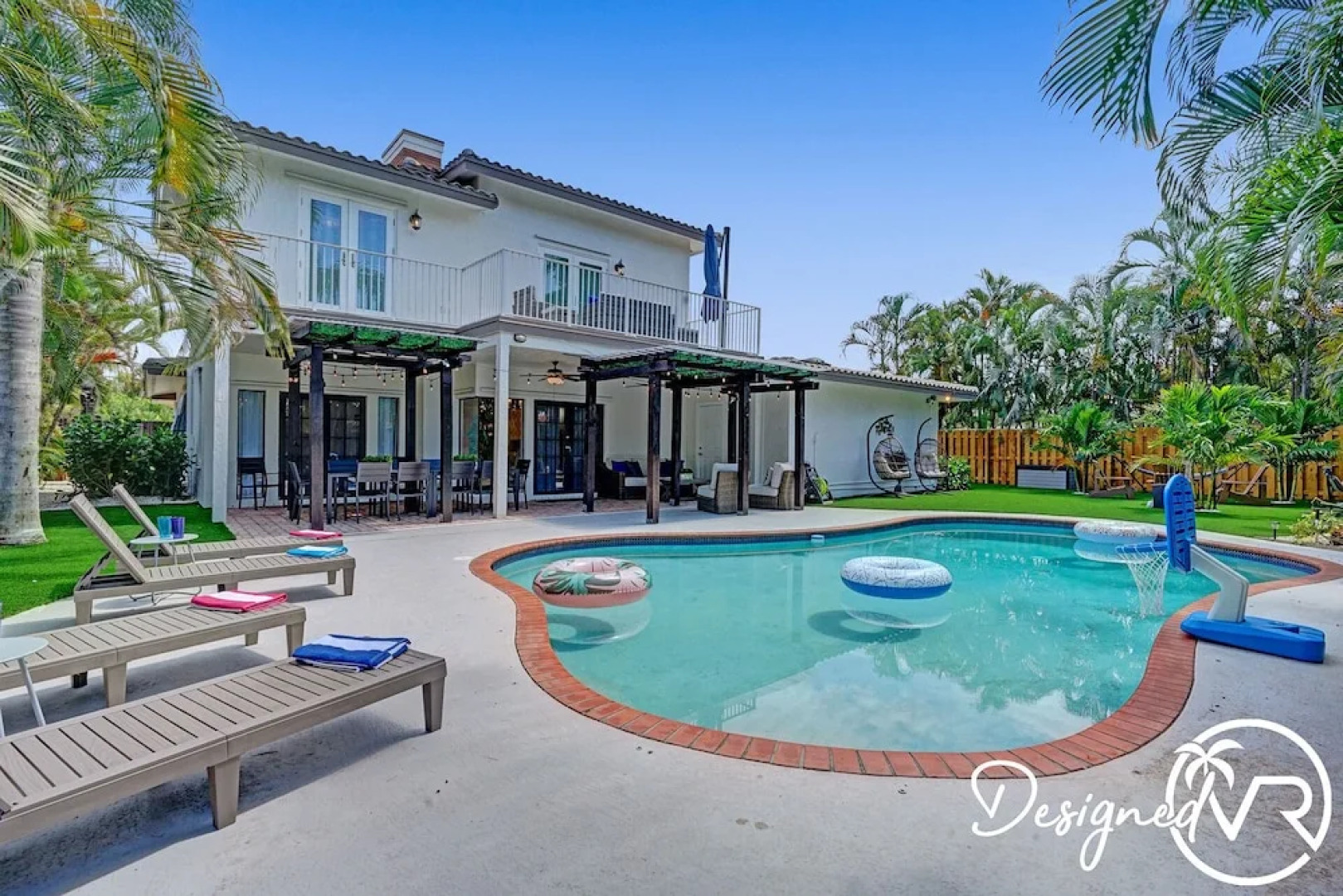 Modern Chic 7-BR with Pool & Gameroom