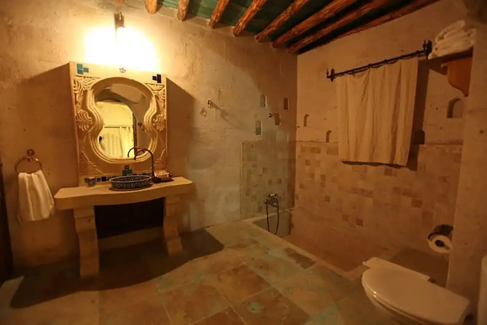 Blue Valley Cave Hotel