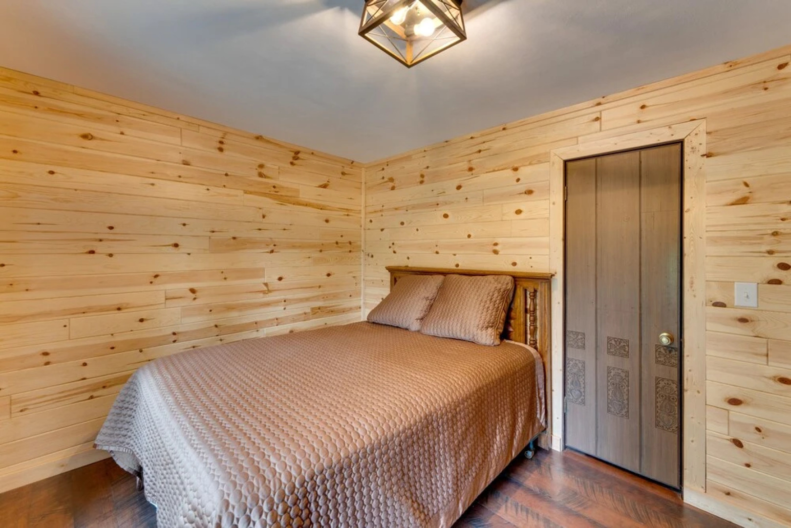 Beautiful Lake Geneva Home ~ 3 Mi to Riviera Beach